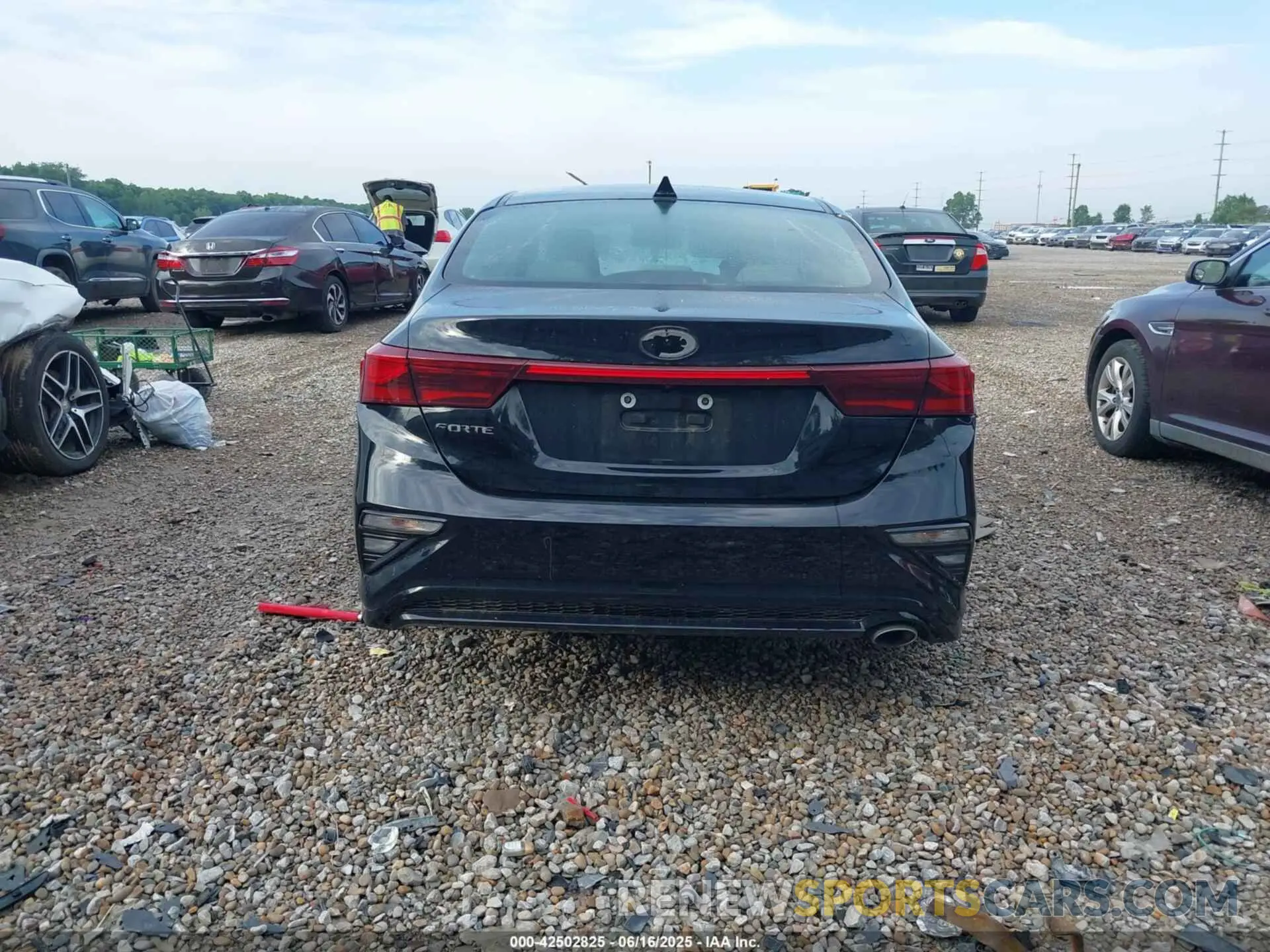 16 Photograph of a damaged car 3KPF24AD7KE137461 KIA FORTE 2019