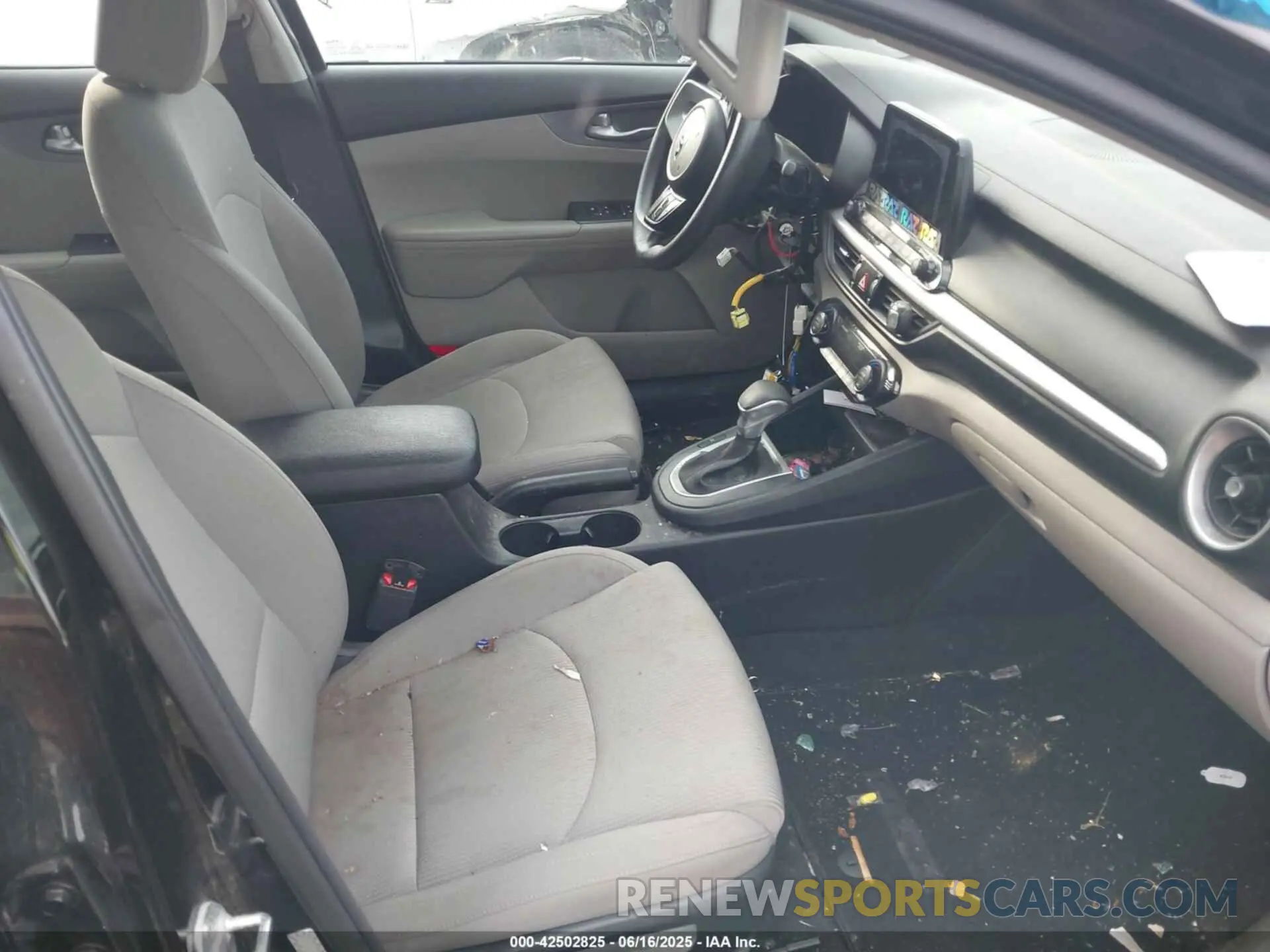 5 Photograph of a damaged car 3KPF24AD7KE137461 KIA FORTE 2019