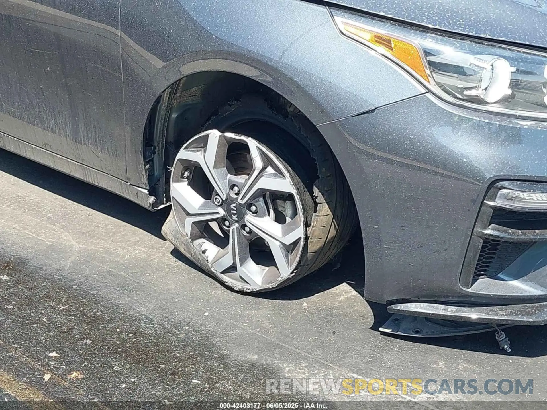 17 Photograph of a damaged car 3KPF24AD7KE139680 KIA FORTE 2019