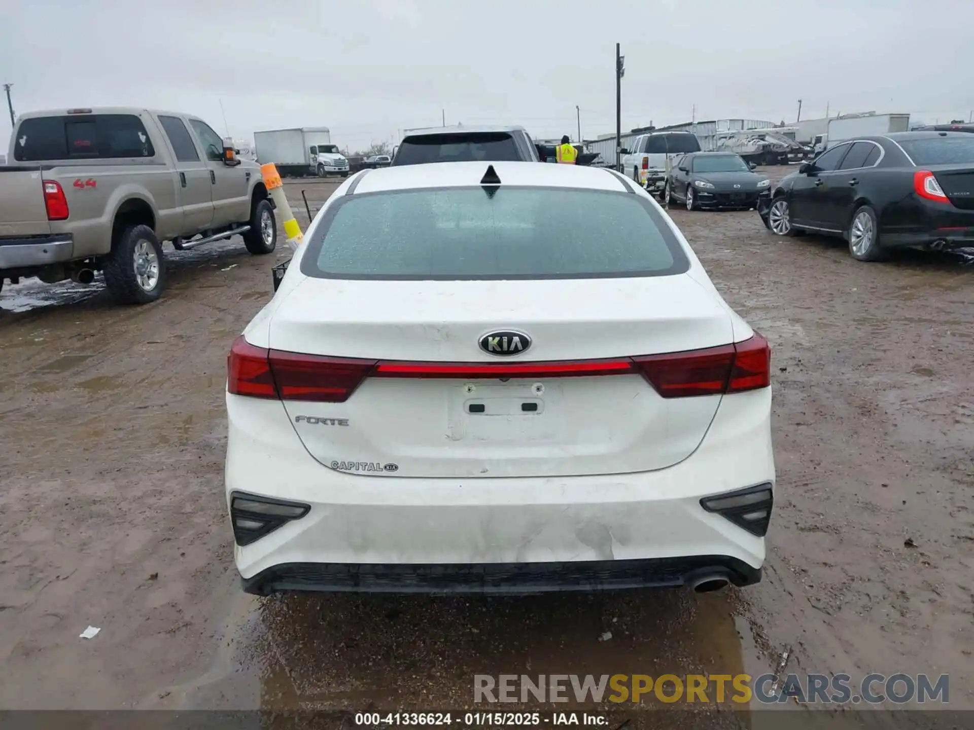 17 Photograph of a damaged car 3KPF24AD8KE008550 KIA FORTE 2019