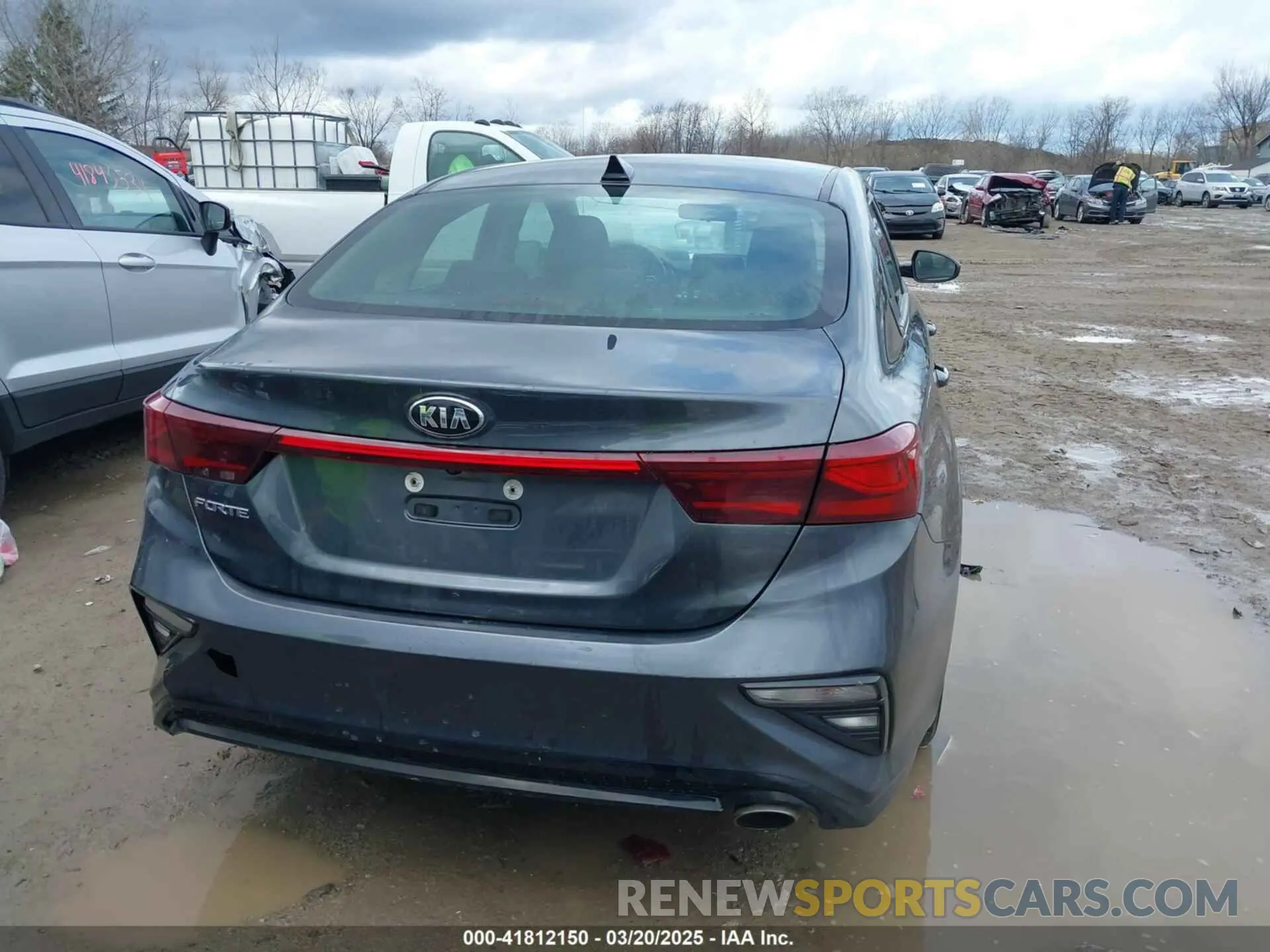 16 Photograph of a damaged car 3KPF24AD8KE009360 KIA FORTE 2019