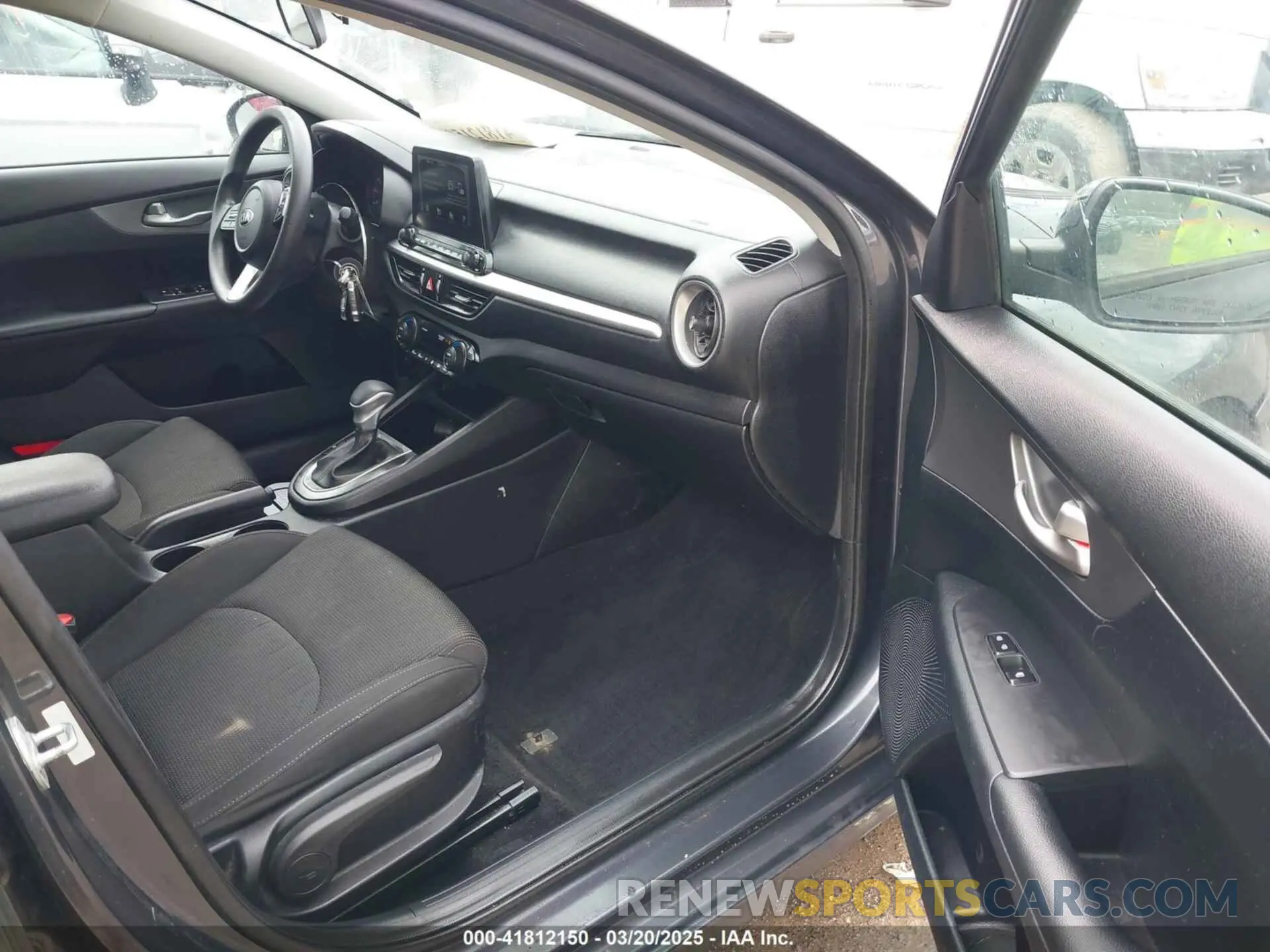 5 Photograph of a damaged car 3KPF24AD8KE009360 KIA FORTE 2019