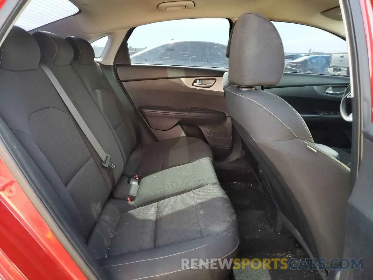 10 Photograph of a damaged car 3KPF24AD8KE009990 KIA FORTE 2019