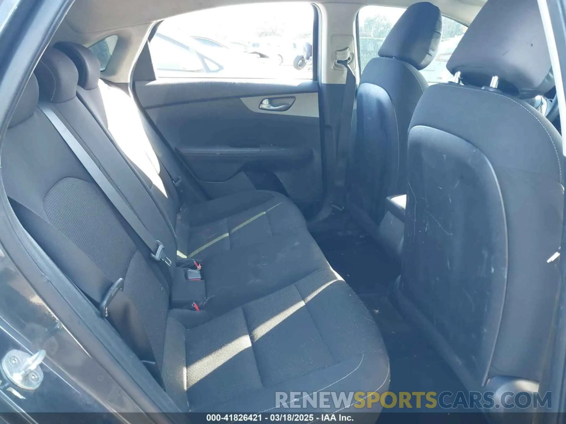 8 Photograph of a damaged car 3KPF24AD8KE070188 KIA FORTE 2019