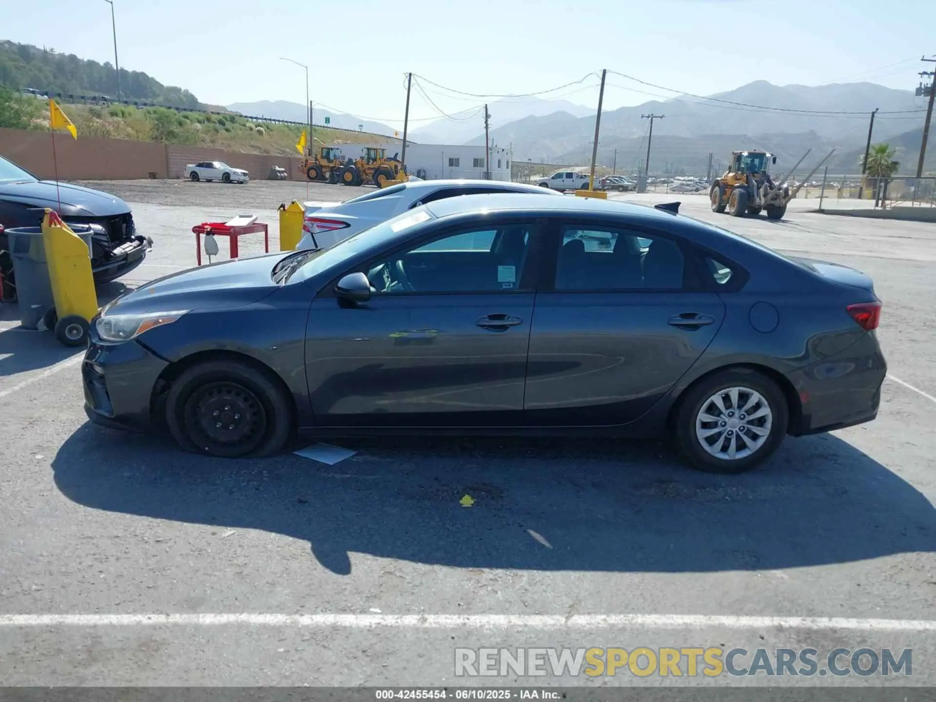14 Photograph of a damaged car 3KPF24AD8KE104761 KIA FORTE 2019