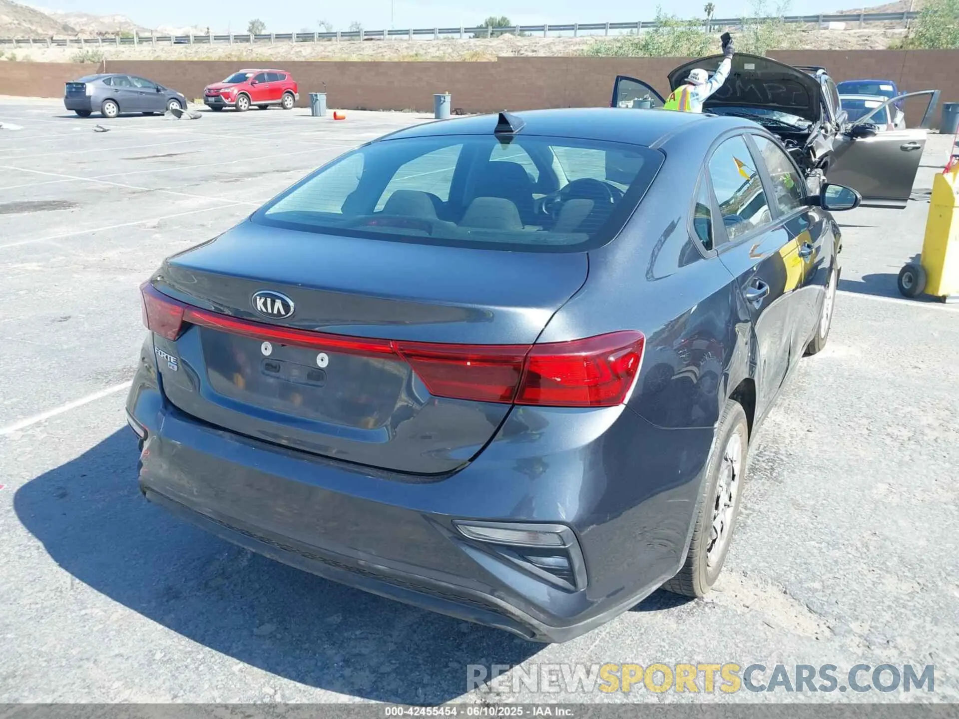 4 Photograph of a damaged car 3KPF24AD8KE104761 KIA FORTE 2019