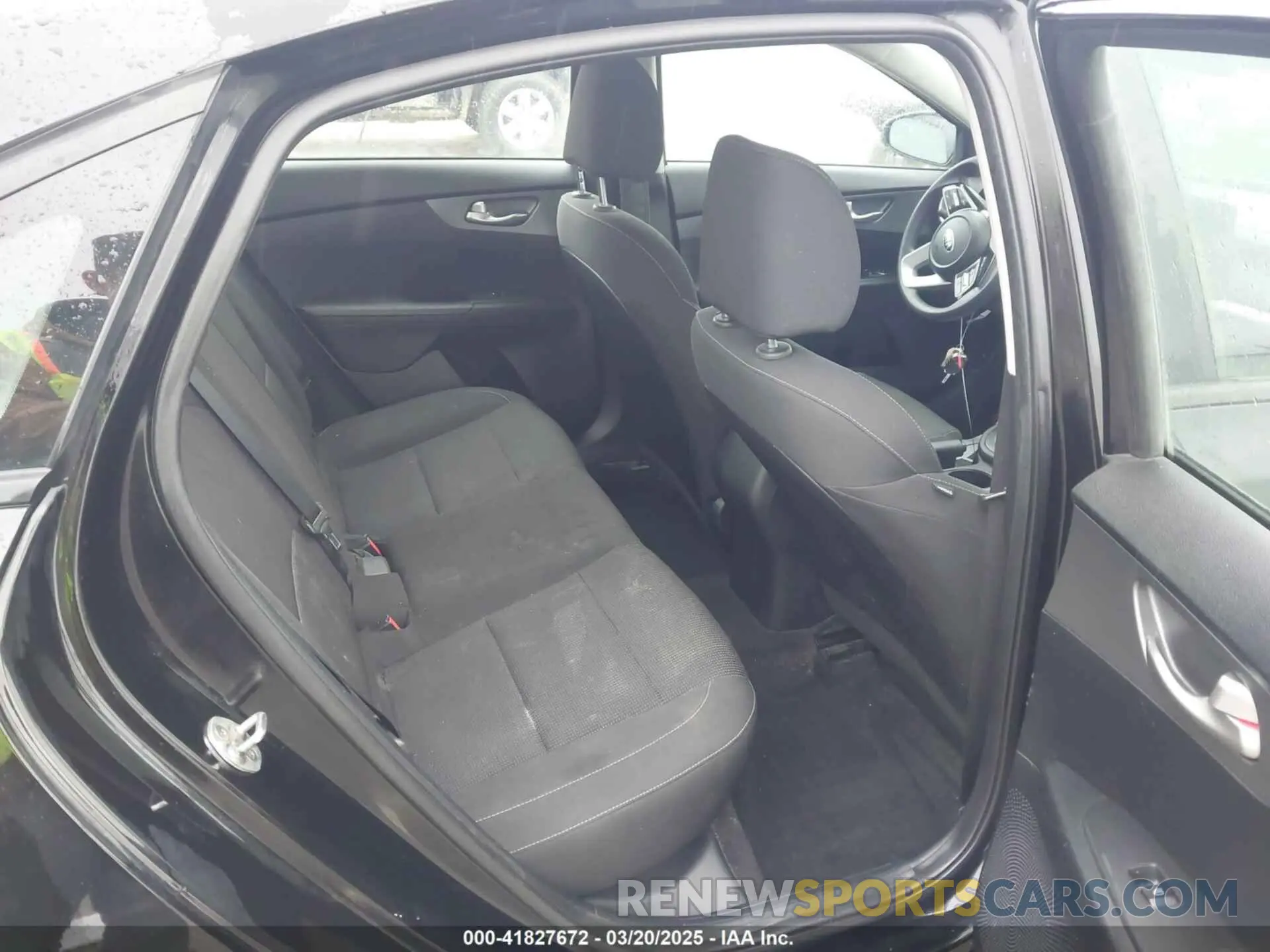 8 Photograph of a damaged car 3KPF24AD8KE130650 KIA FORTE 2019