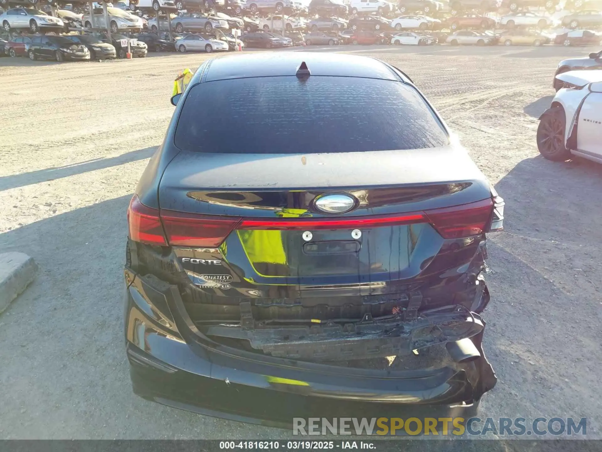 16 Photograph of a damaged car 3KPF24AD8KE133273 KIA FORTE 2019