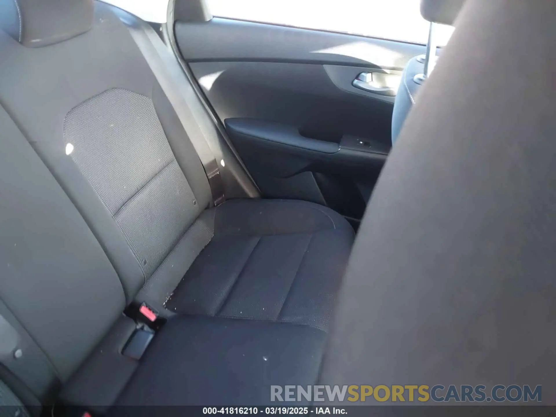 8 Photograph of a damaged car 3KPF24AD8KE133273 KIA FORTE 2019