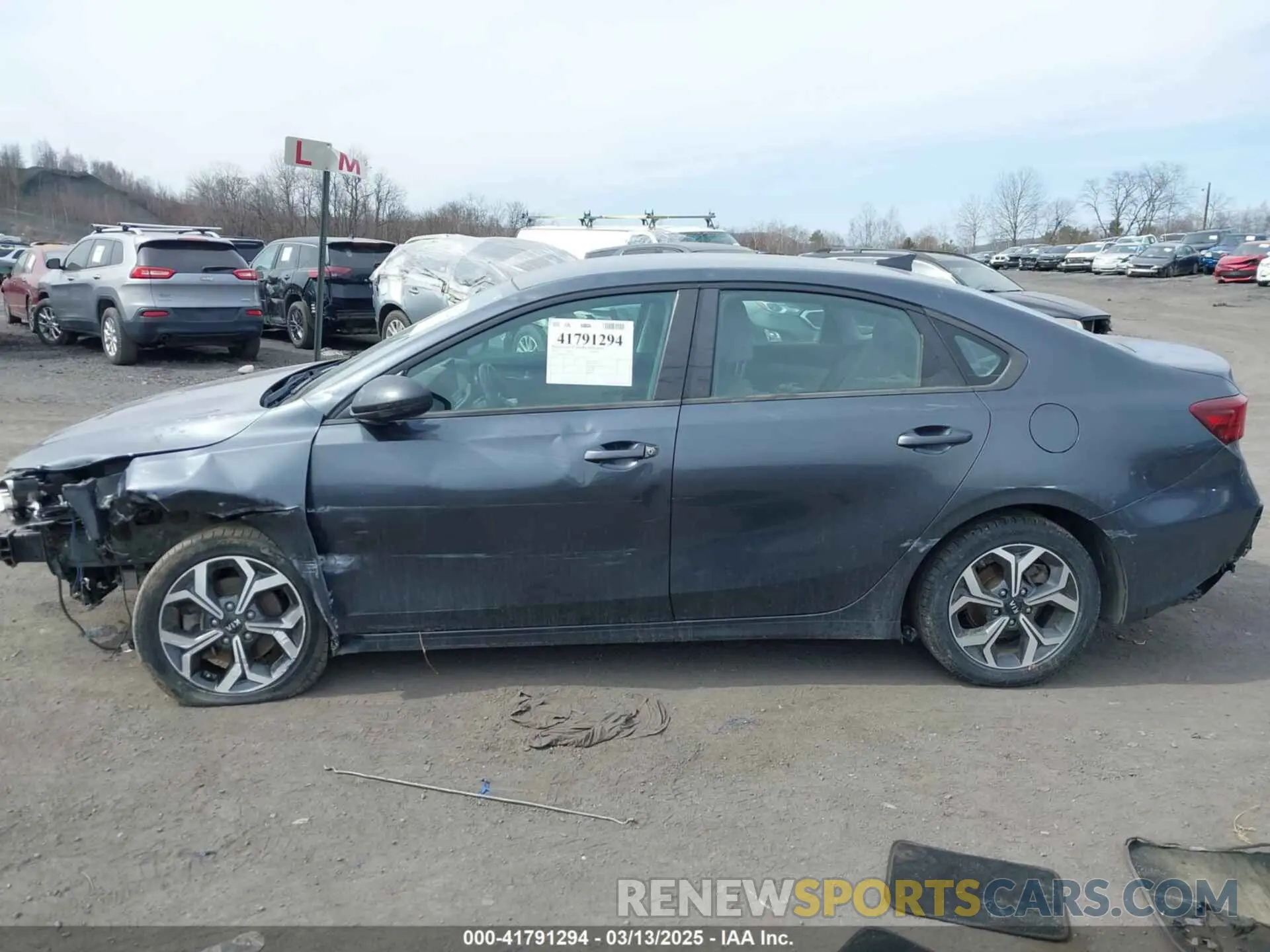 14 Photograph of a damaged car 3KPF24AD9KE033831 KIA FORTE 2019