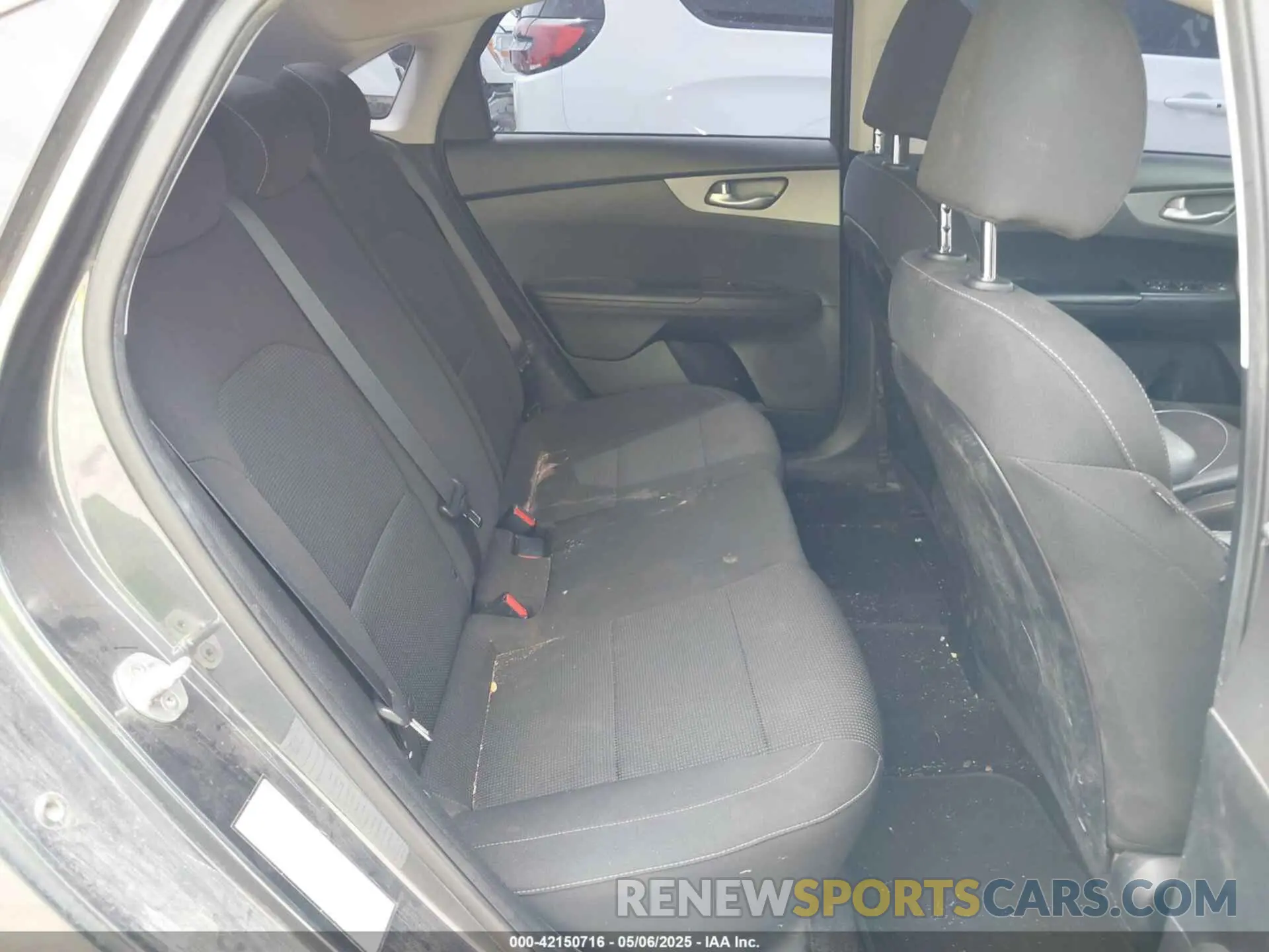 8 Photograph of a damaged car 3KPF24AD9KE036213 KIA FORTE 2019