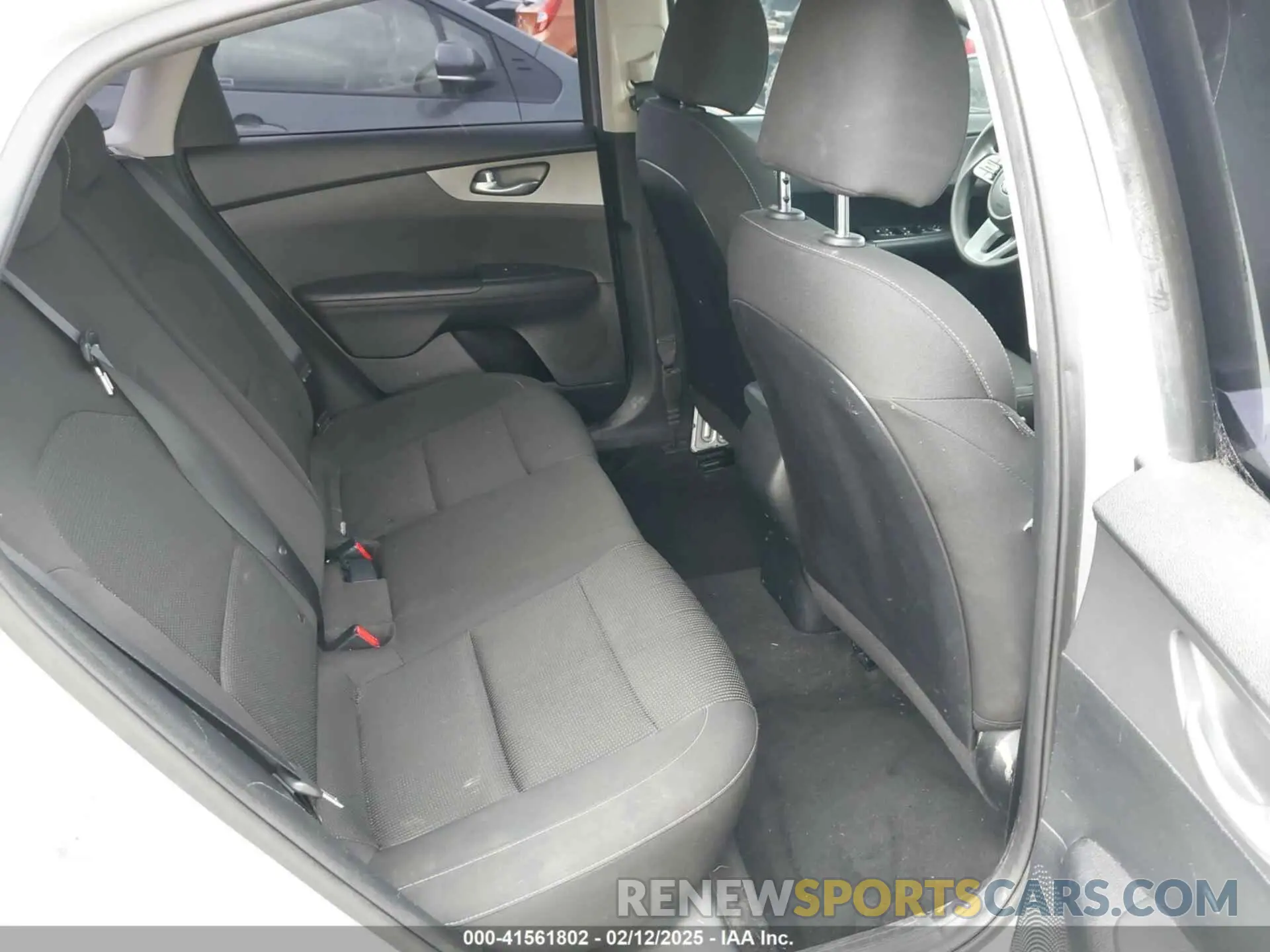 8 Photograph of a damaged car 3KPF24AD9KE042044 KIA FORTE 2019