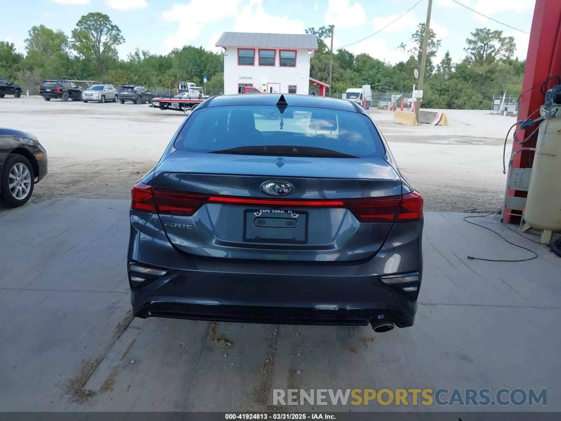 16 Photograph of a damaged car 3KPF24AD9KE097741 KIA FORTE 2019
