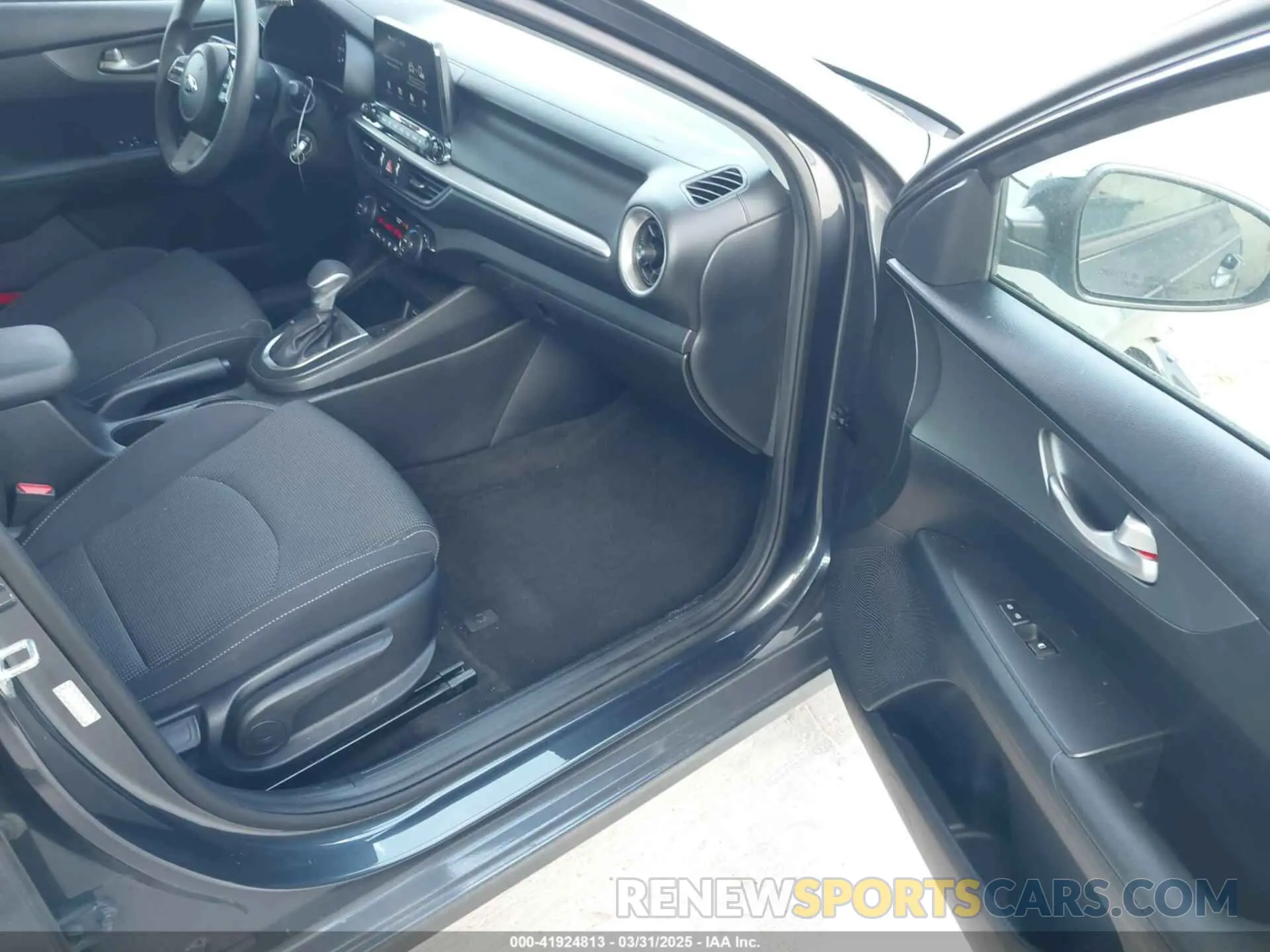 5 Photograph of a damaged car 3KPF24AD9KE097741 KIA FORTE 2019
