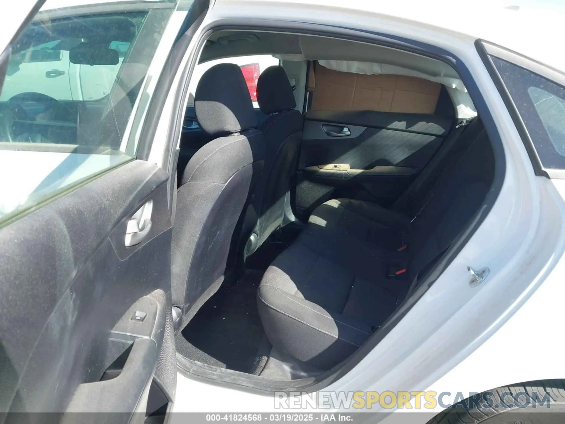 8 Photograph of a damaged car 3KPF24ADXKE006654 KIA FORTE 2019