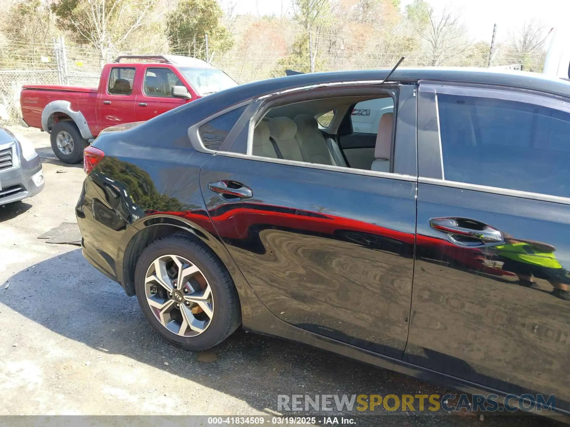 17 Photograph of a damaged car 3KPF24ADXKE067633 KIA FORTE 2019
