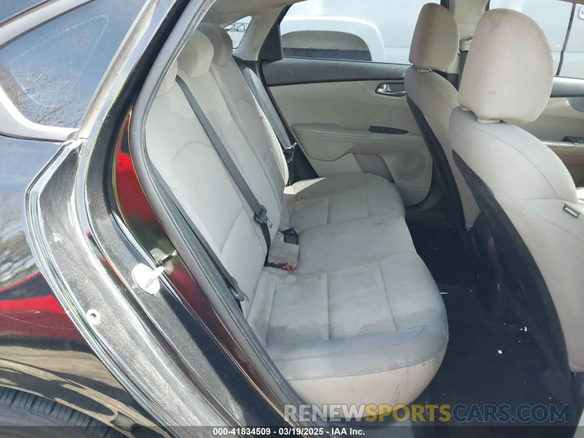 8 Photograph of a damaged car 3KPF24ADXKE067633 KIA FORTE 2019