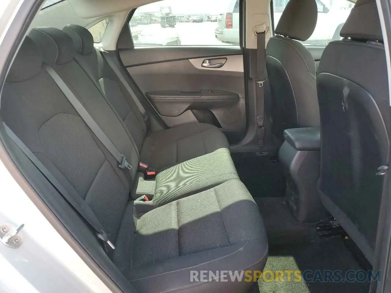 10 Photograph of a damaged car 3KPF24ADXKE137213 KIA FORTE 2019