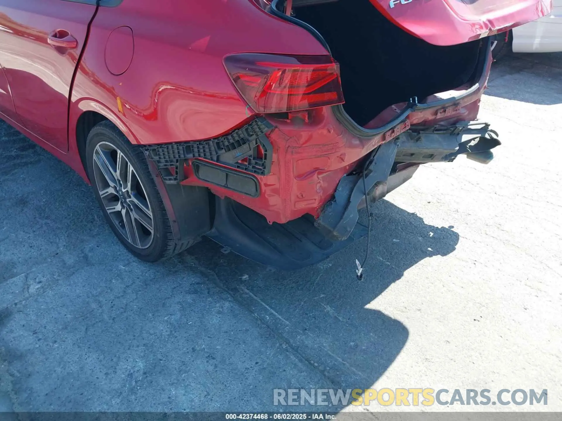 18 Photograph of a damaged car 3KPF34AD0KE006787 KIA FORTE 2019