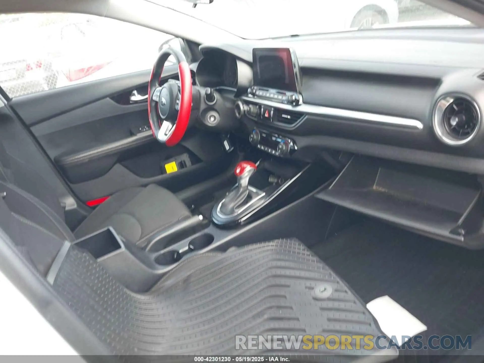 5 Photograph of a damaged car 3KPF34AD0KE027350 KIA FORTE 2019