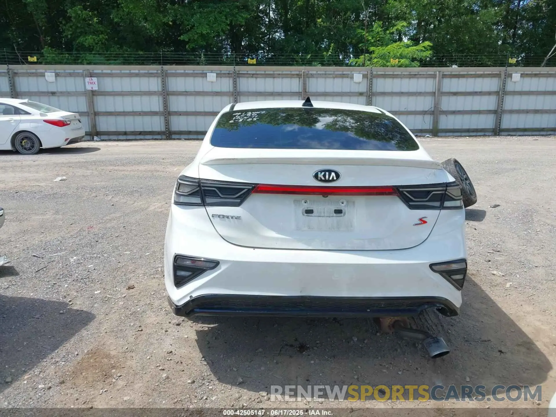 16 Photograph of a damaged car 3KPF34AD0KE028028 KIA FORTE 2019