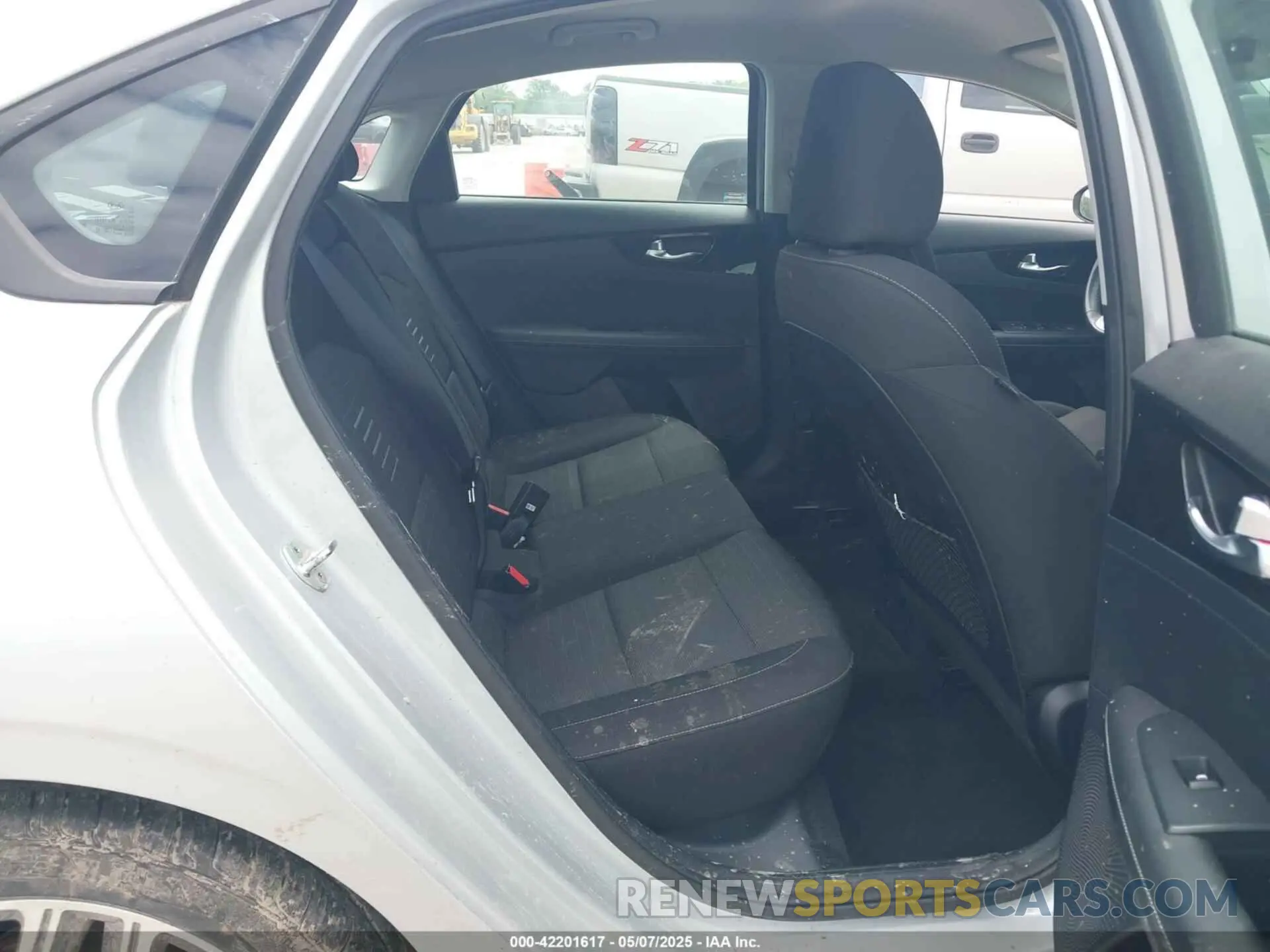 8 Photograph of a damaged car 3KPF34AD0KE042219 KIA FORTE 2019