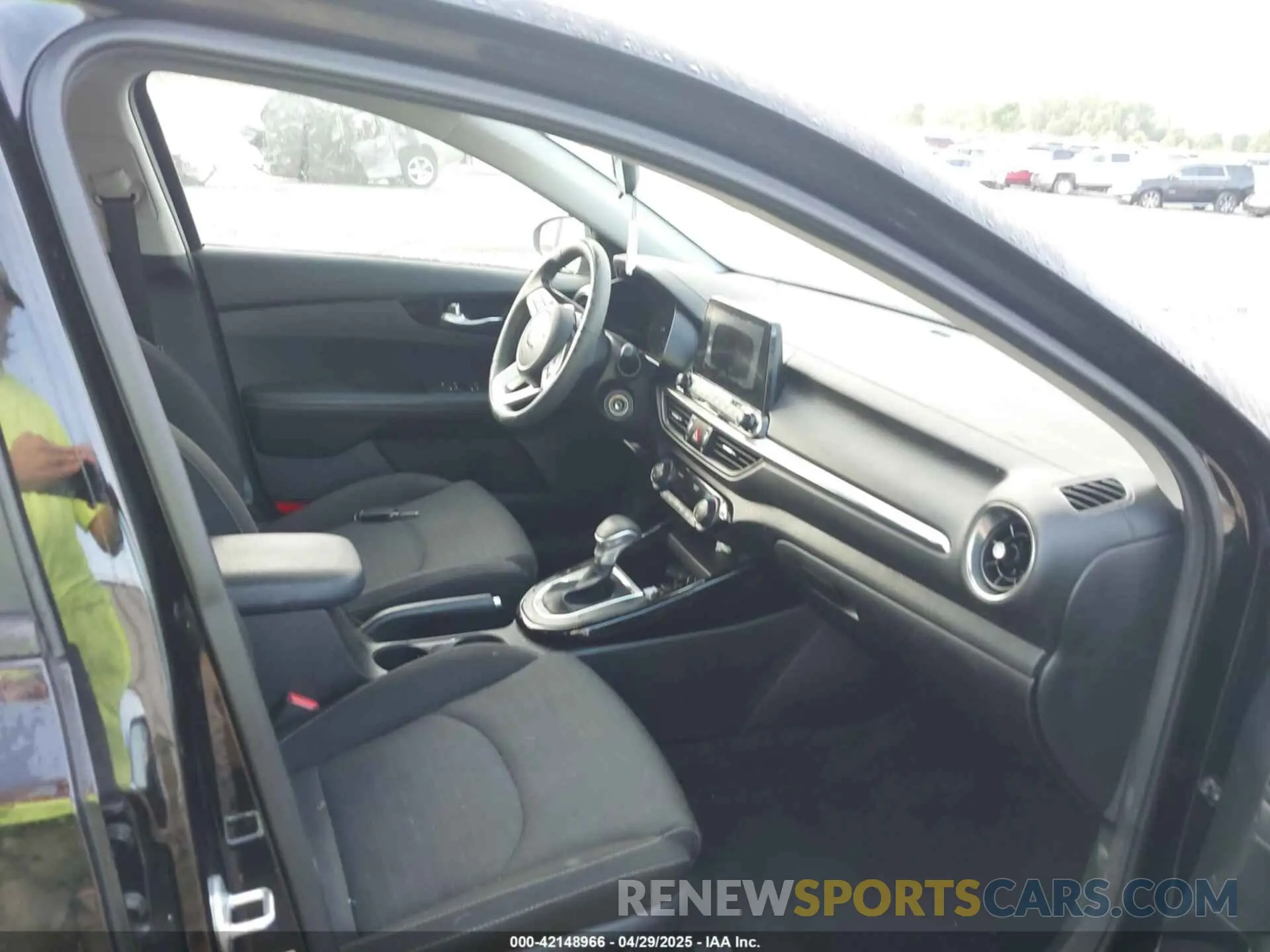5 Photograph of a damaged car 3KPF34AD0KE110678 KIA FORTE 2019