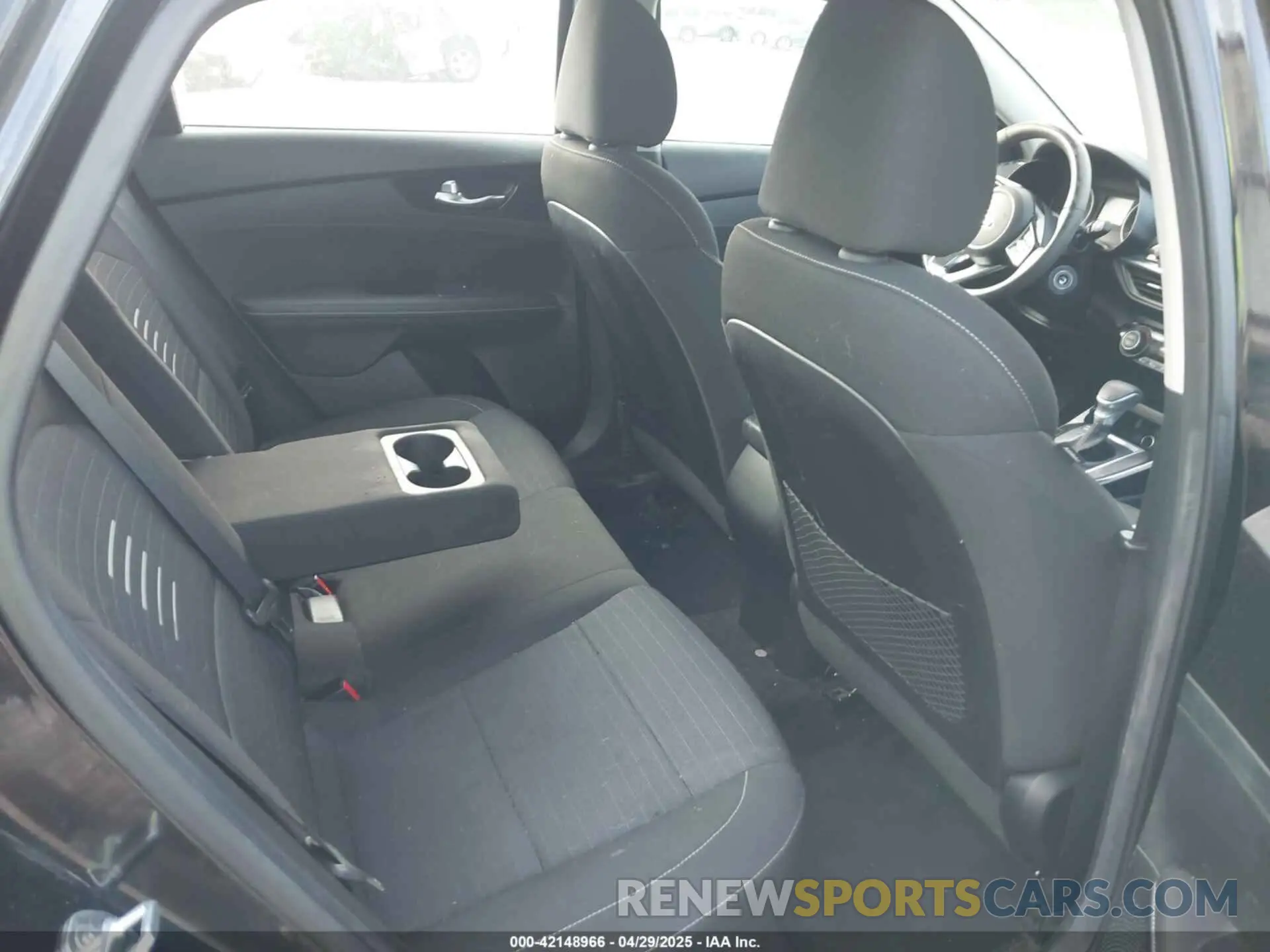 8 Photograph of a damaged car 3KPF34AD0KE110678 KIA FORTE 2019