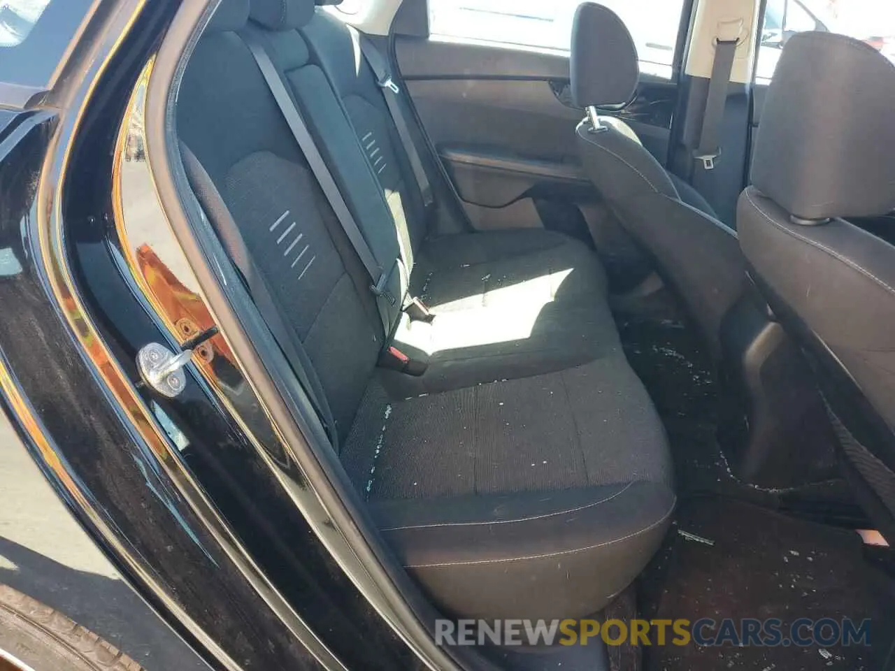 10 Photograph of a damaged car 3KPF34AD1KE034064 KIA FORTE 2019