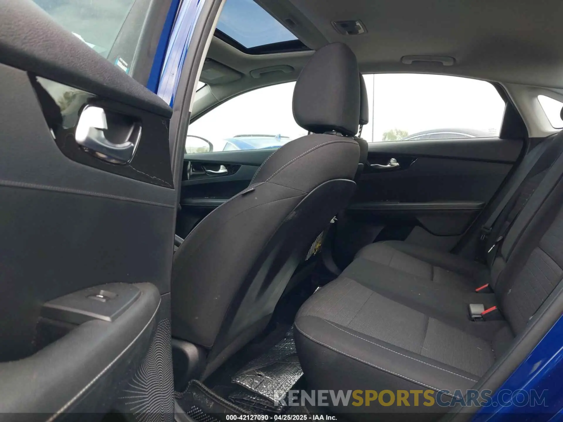 8 Photograph of a damaged car 3KPF34AD2KE017208 KIA FORTE 2019