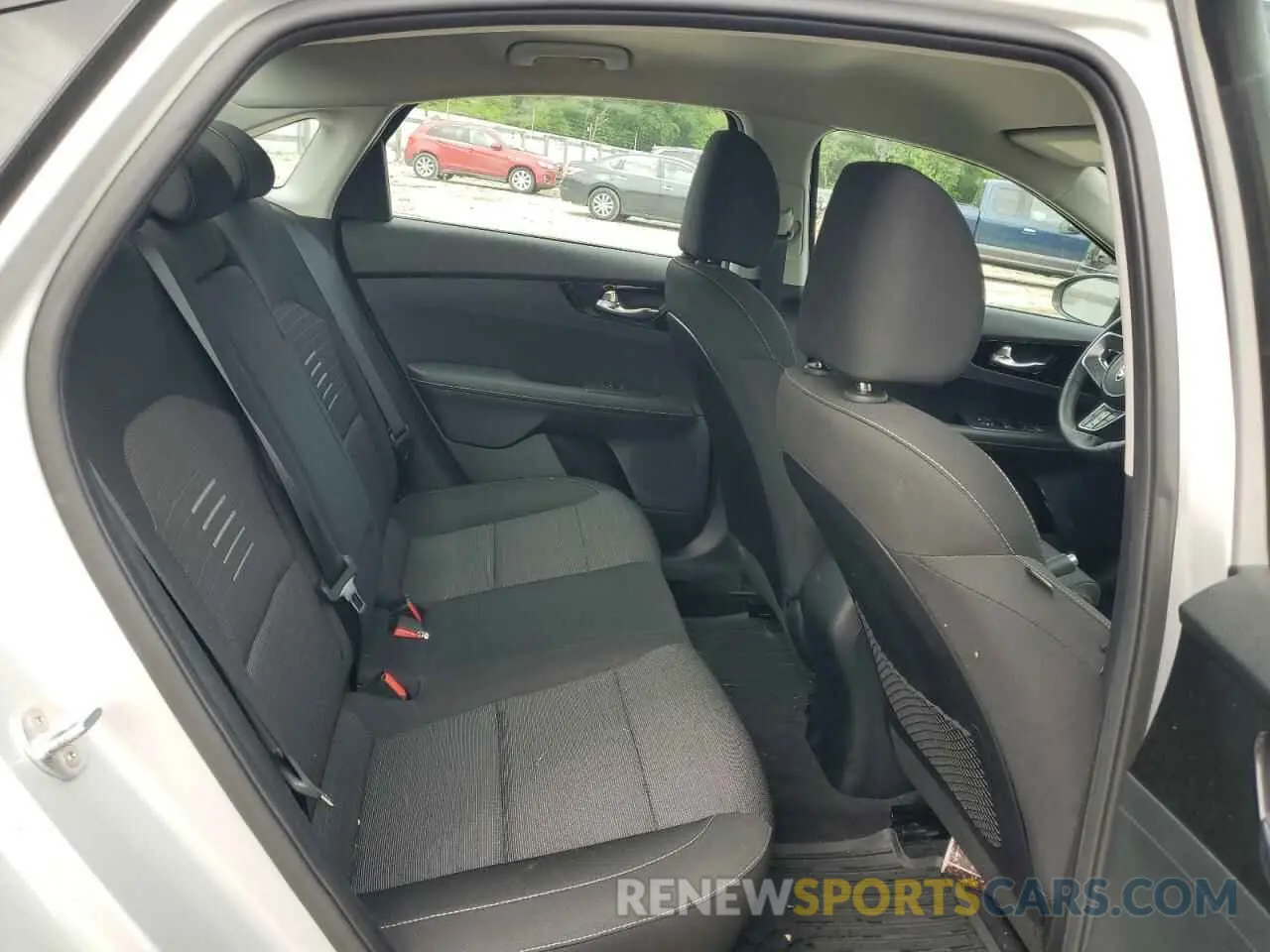 10 Photograph of a damaged car 3KPF34AD2KE025129 KIA FORTE 2019