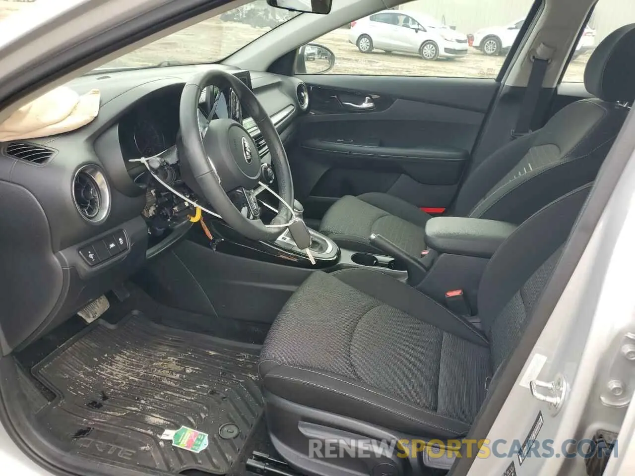 7 Photograph of a damaged car 3KPF34AD2KE025129 KIA FORTE 2019
