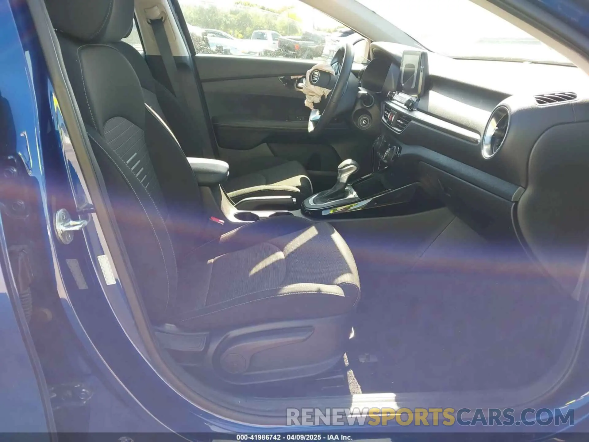 5 Photograph of a damaged car 3KPF34AD2KE114151 KIA FORTE 2019