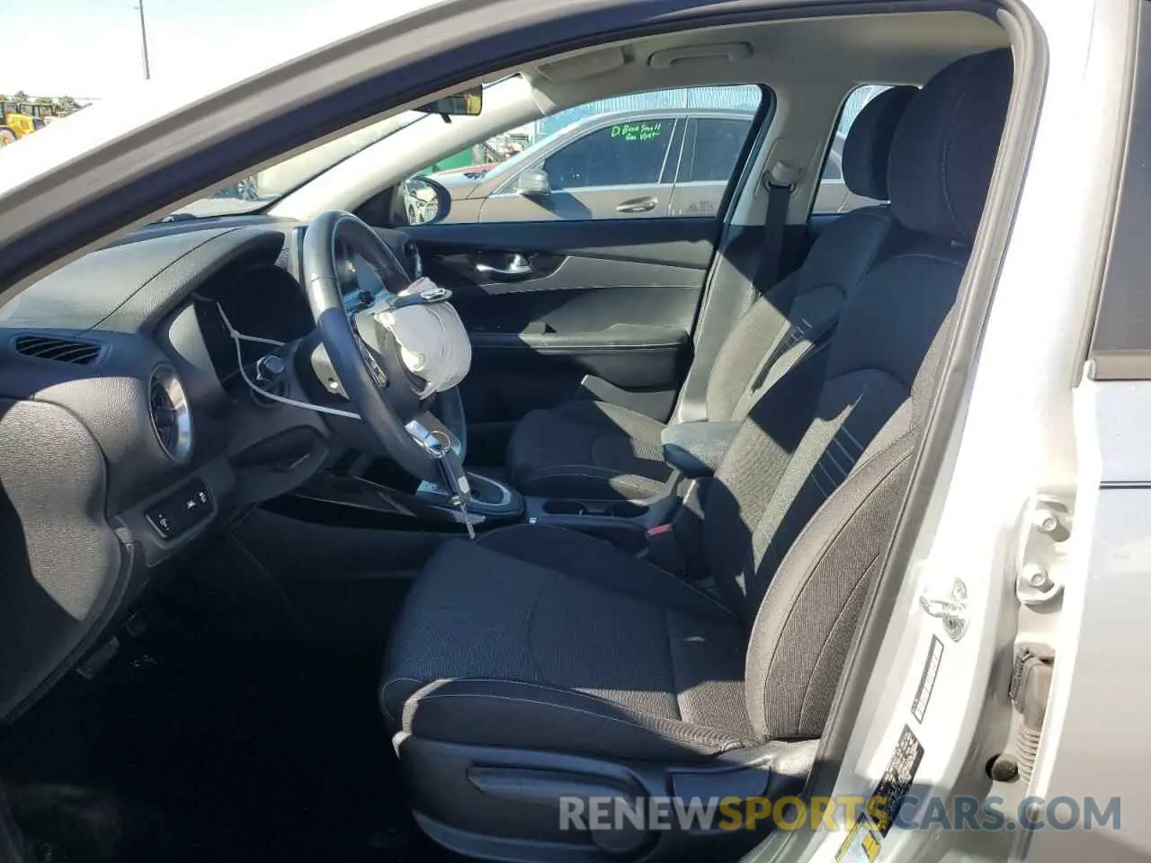 7 Photograph of a damaged car 3KPF34AD3KE028752 KIA FORTE 2019