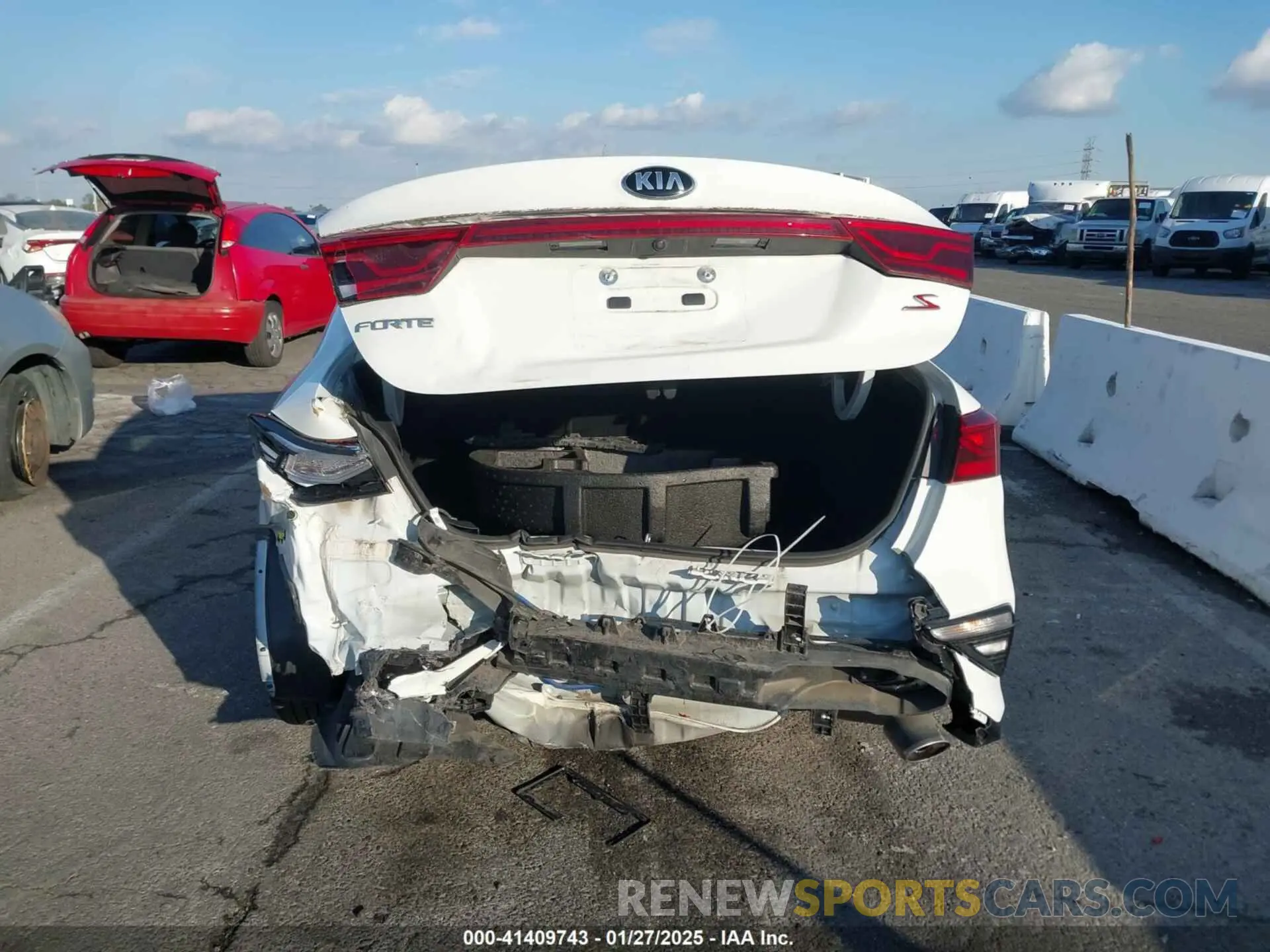 17 Photograph of a damaged car 3KPF34AD4KE070086 KIA FORTE 2019