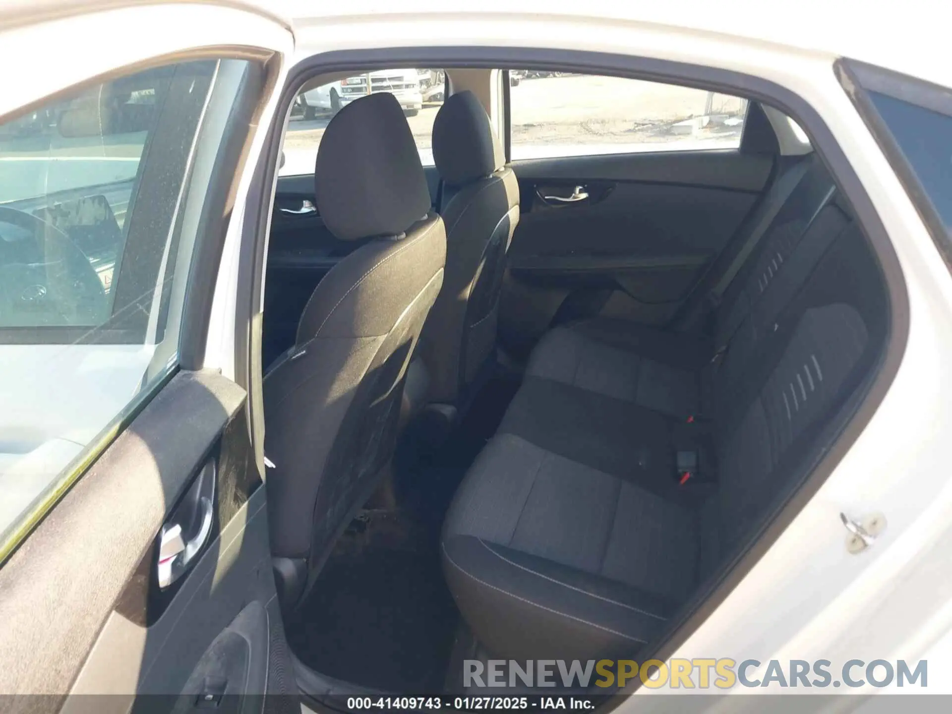 8 Photograph of a damaged car 3KPF34AD4KE070086 KIA FORTE 2019