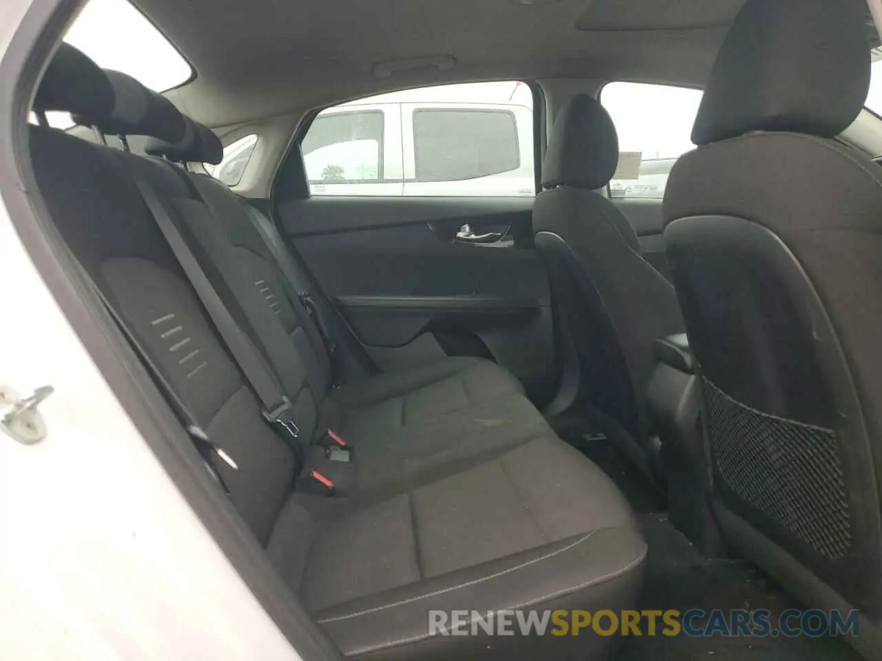 10 Photograph of a damaged car 3KPF34AD4KE098583 KIA FORTE 2019