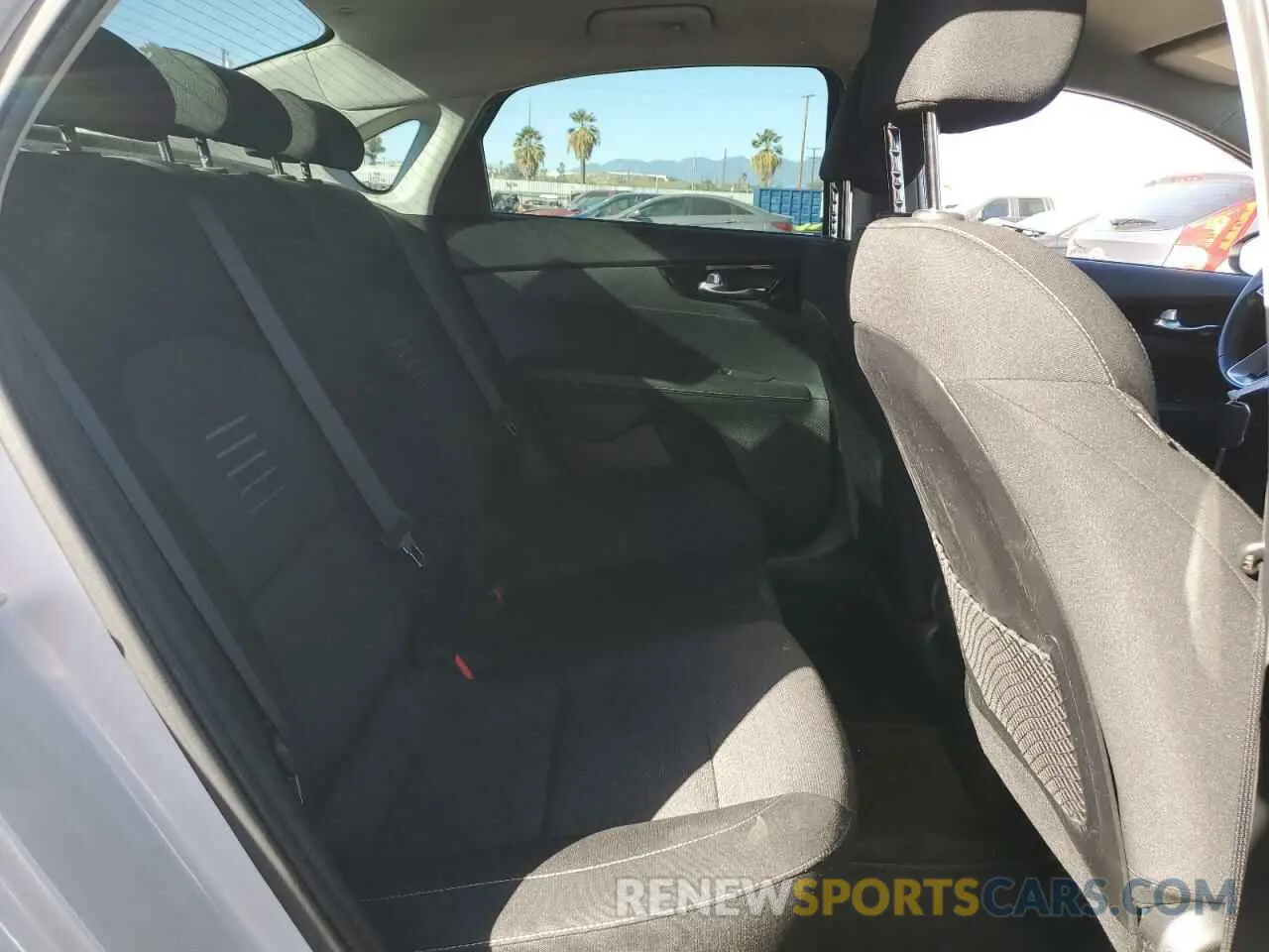 10 Photograph of a damaged car 3KPF34AD5KE042233 KIA FORTE 2019
