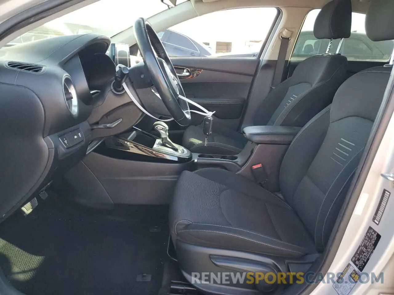 7 Photograph of a damaged car 3KPF34AD5KE042233 KIA FORTE 2019