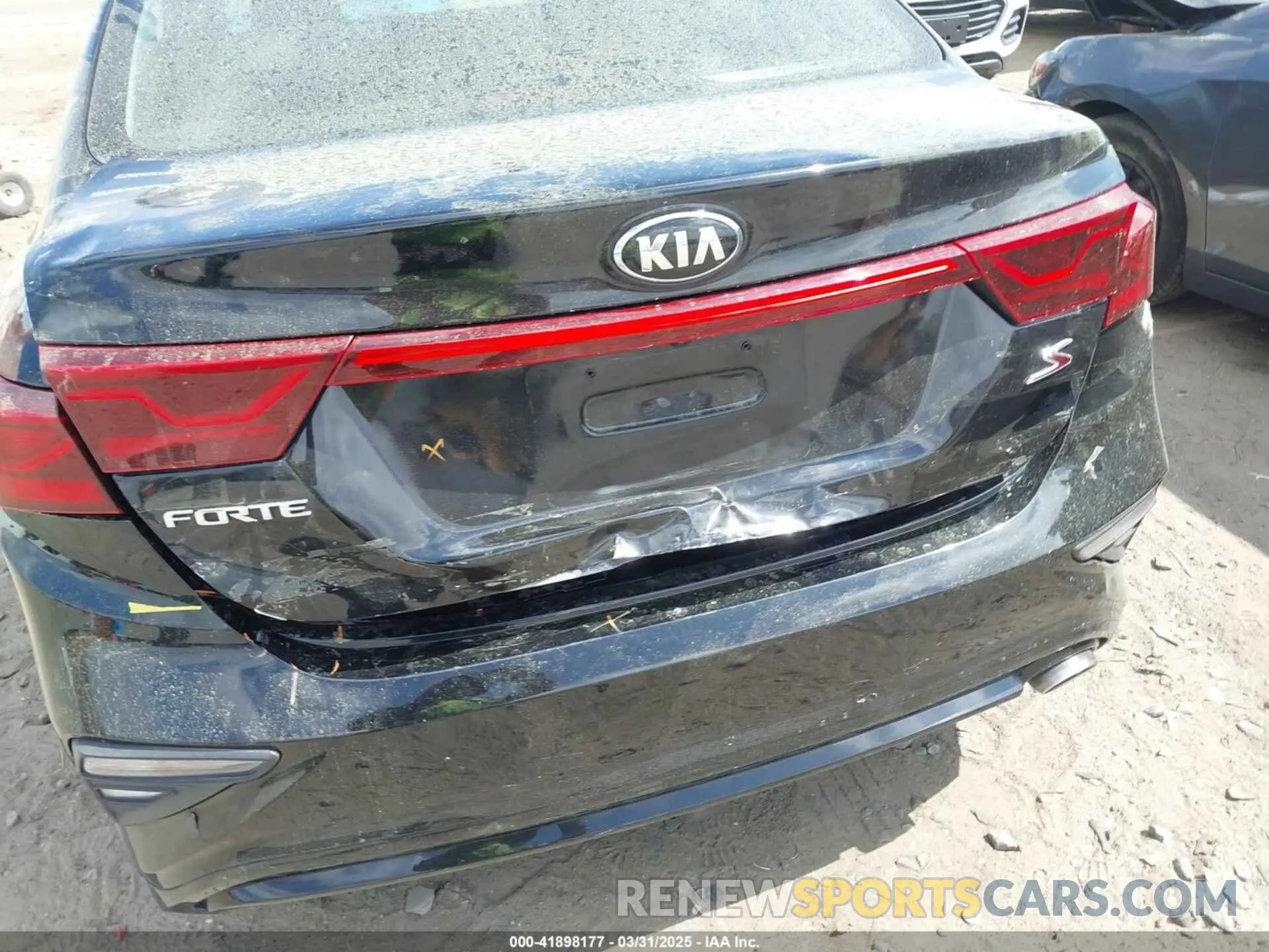 18 Photograph of a damaged car 3KPF34AD6KE029443 KIA FORTE 2019