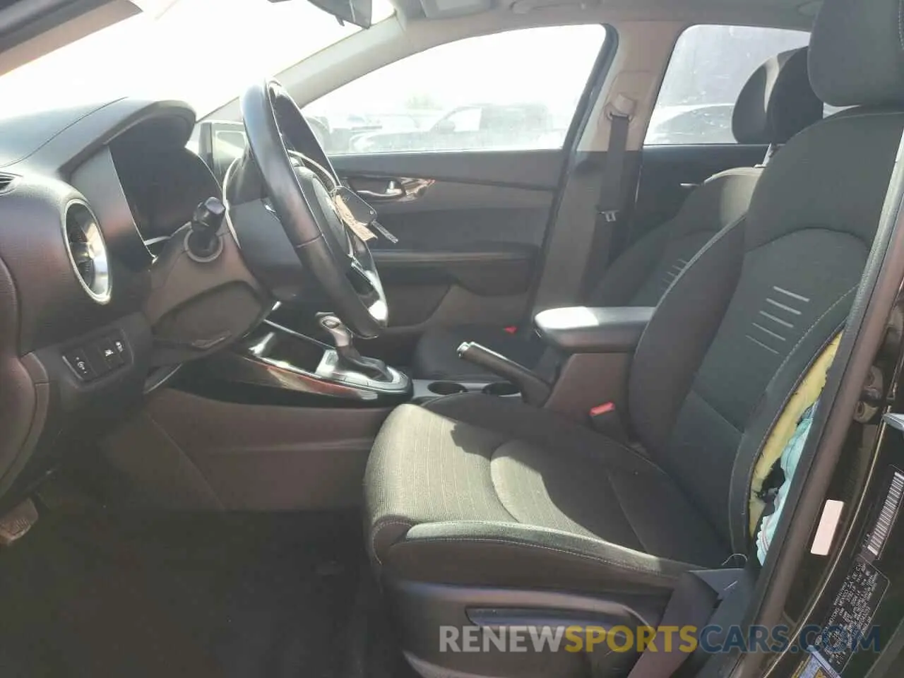 7 Photograph of a damaged car 3KPF34AD6KE043259 KIA FORTE 2019