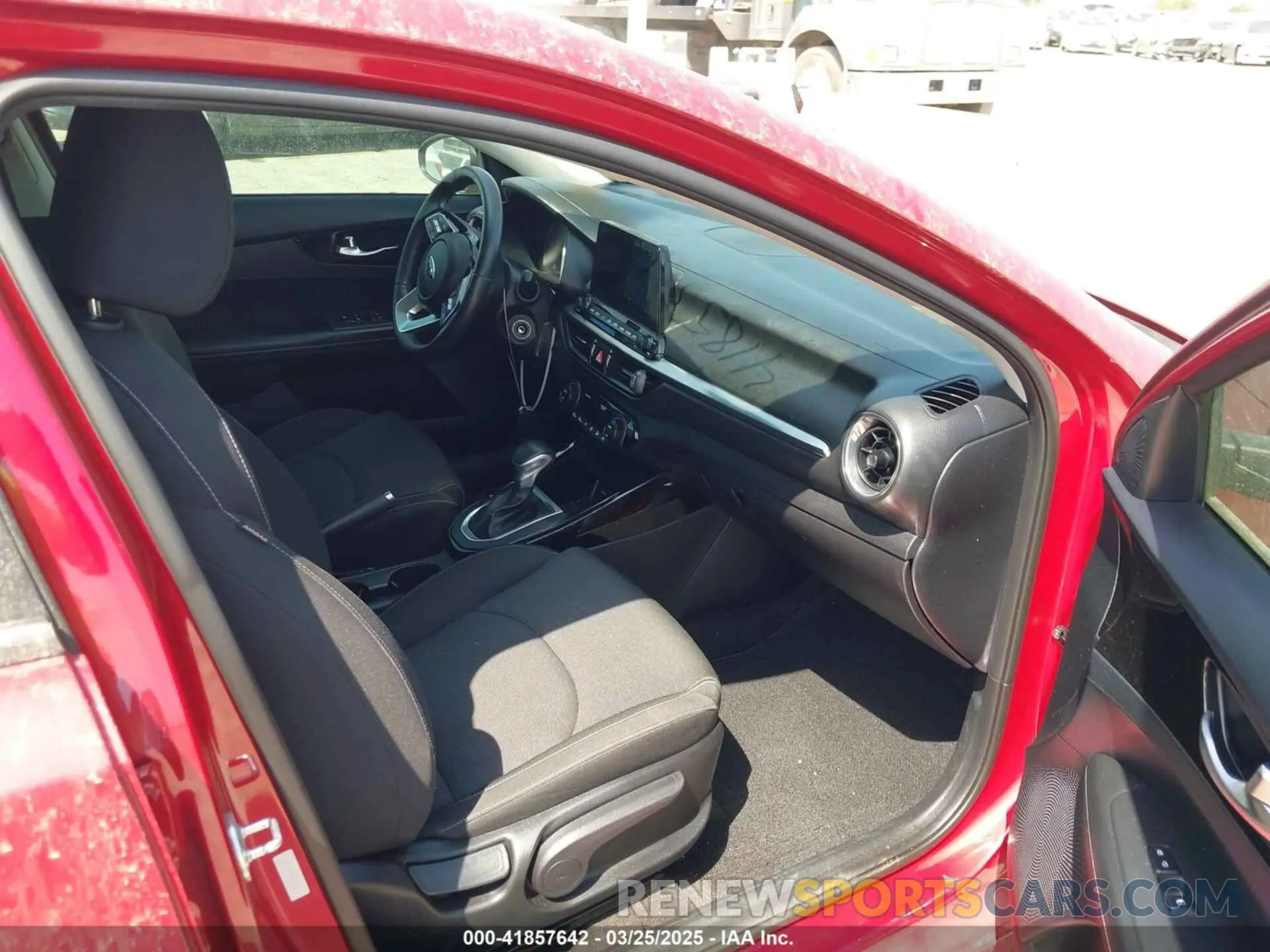 5 Photograph of a damaged car 3KPF34AD8KE028617 KIA FORTE 2019