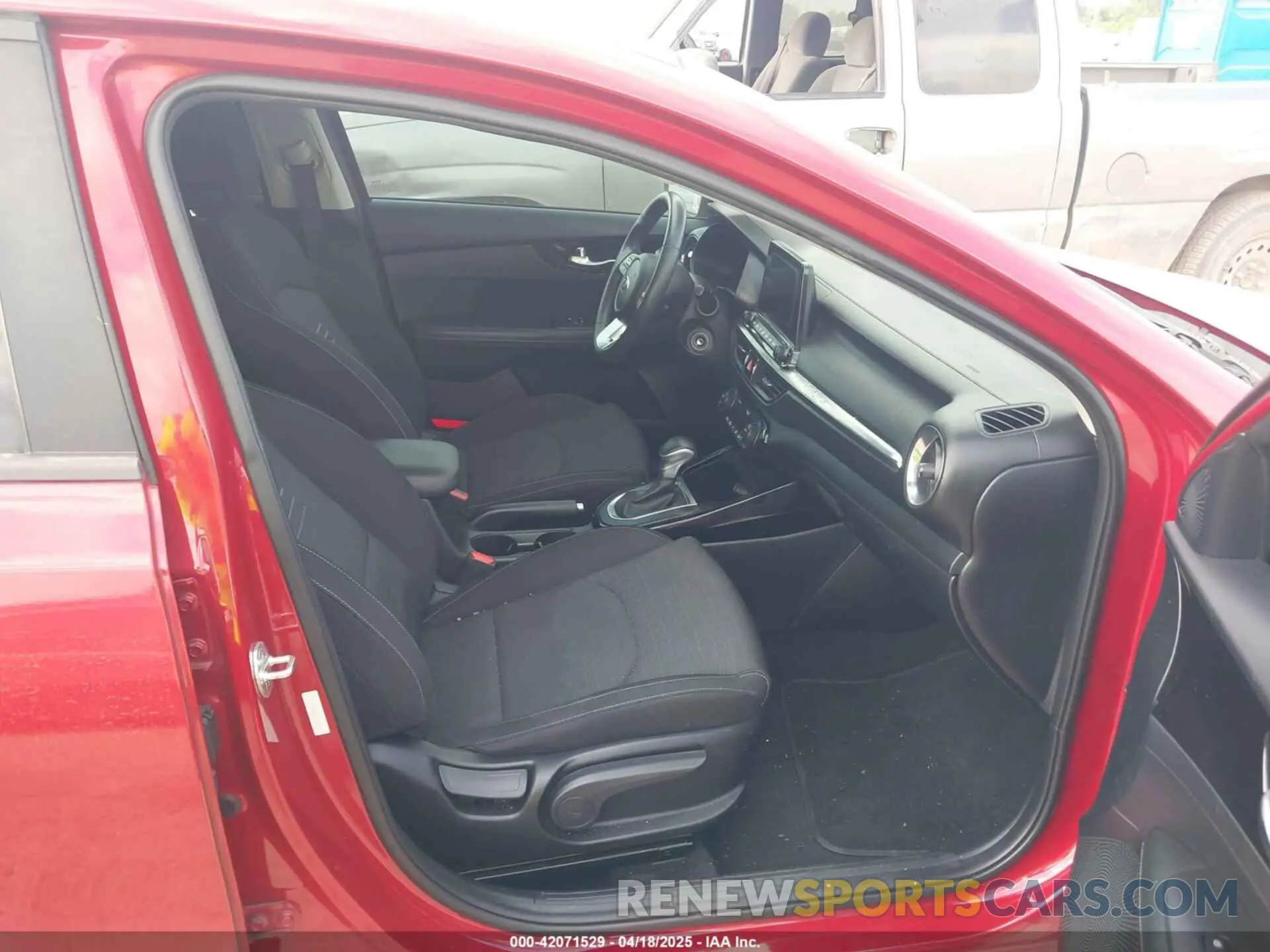 5 Photograph of a damaged car 3KPF34AD8KE042257 KIA FORTE 2019