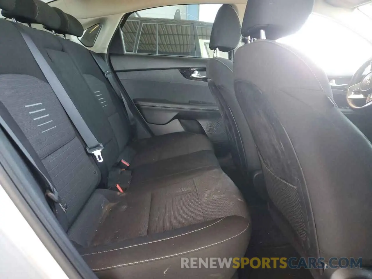 10 Photograph of a damaged car 3KPF34AD8KE062167 KIA FORTE 2019