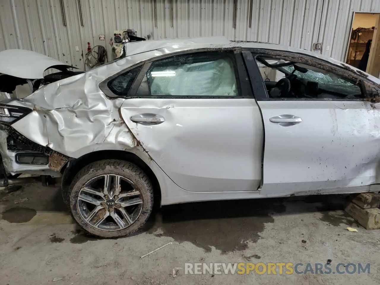 10 Photograph of a damaged car 3KPF34AD8KE063903 KIA FORTE 2019