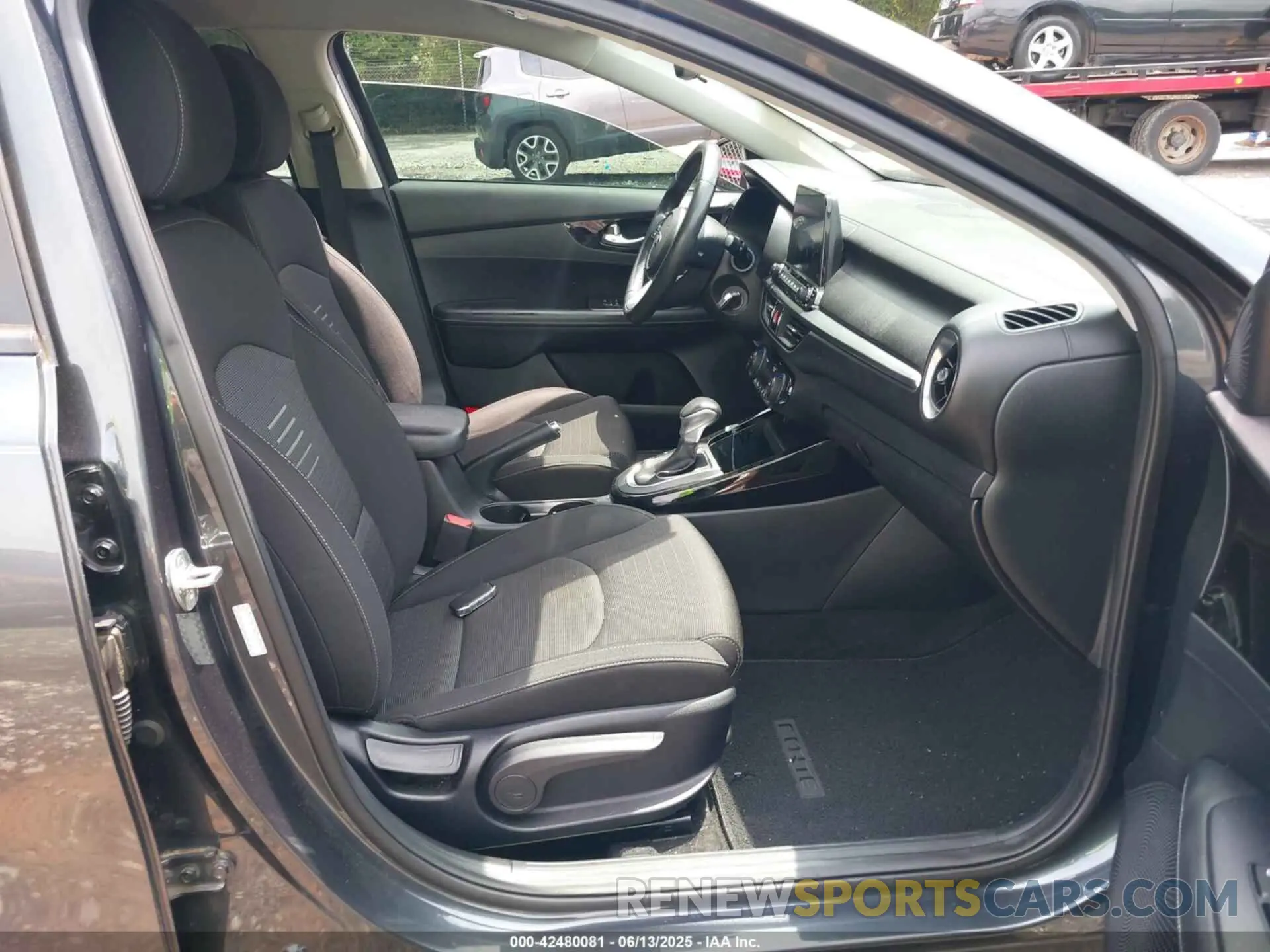5 Photograph of a damaged car 3KPF34AD8KE110556 KIA FORTE 2019