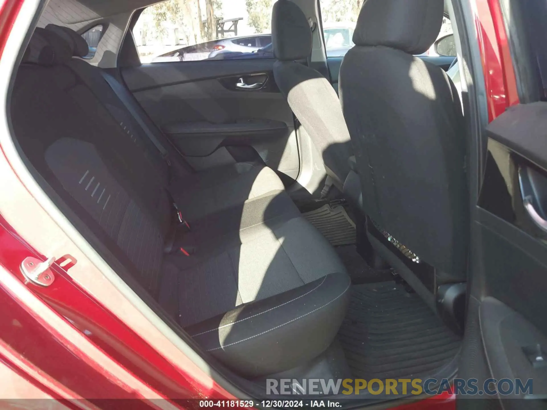 8 Photograph of a damaged car 3KPF34ADXKE025881 KIA FORTE 2019