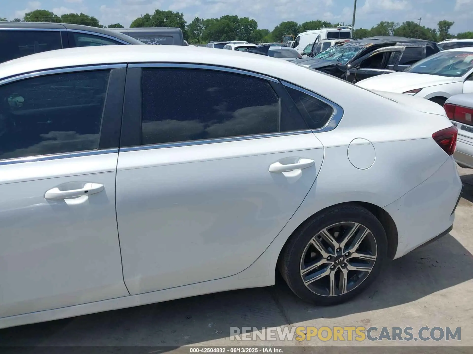 15 Photograph of a damaged car 3KPF54AD0KE021266 KIA FORTE 2019