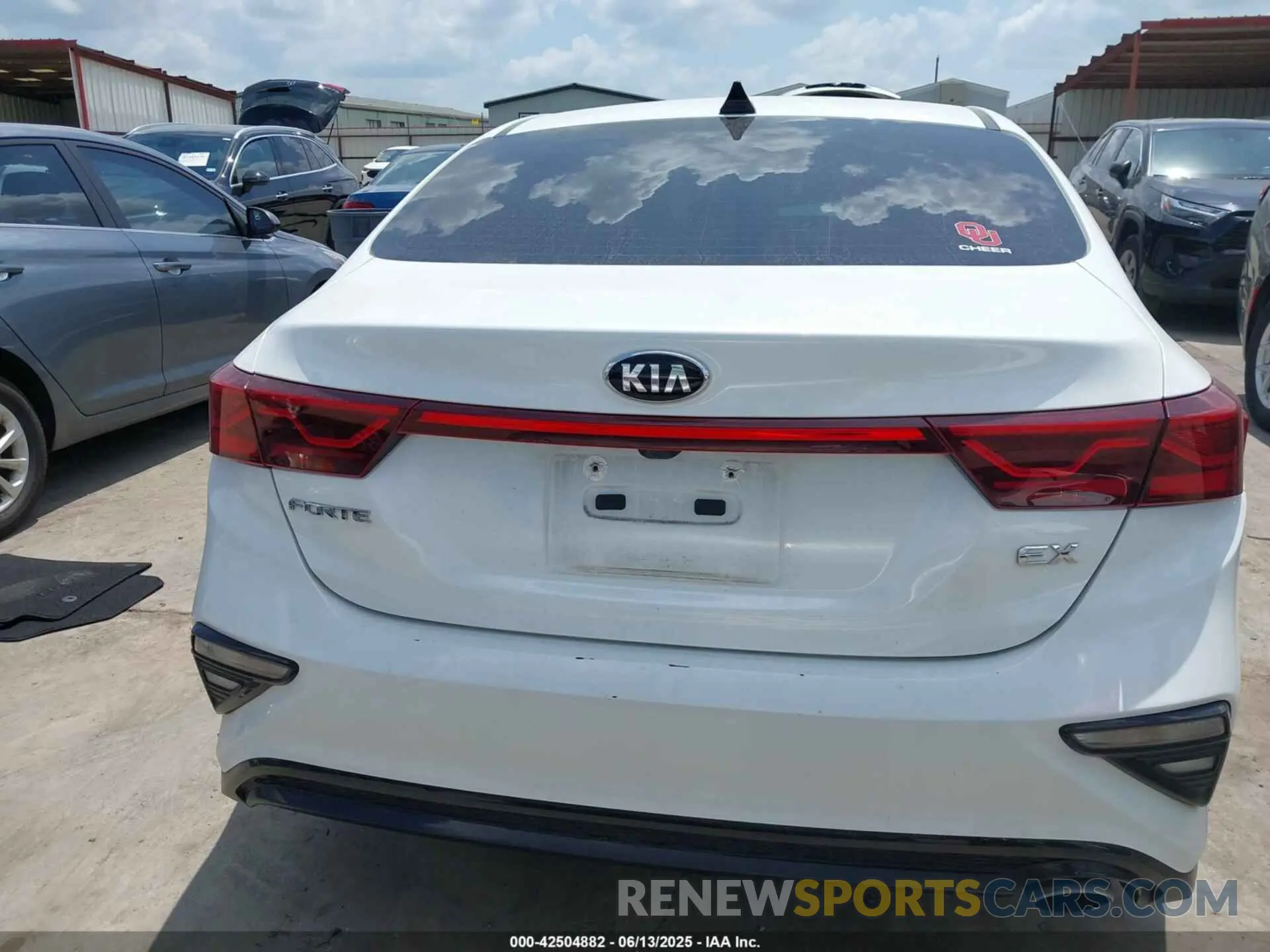 17 Photograph of a damaged car 3KPF54AD0KE021266 KIA FORTE 2019