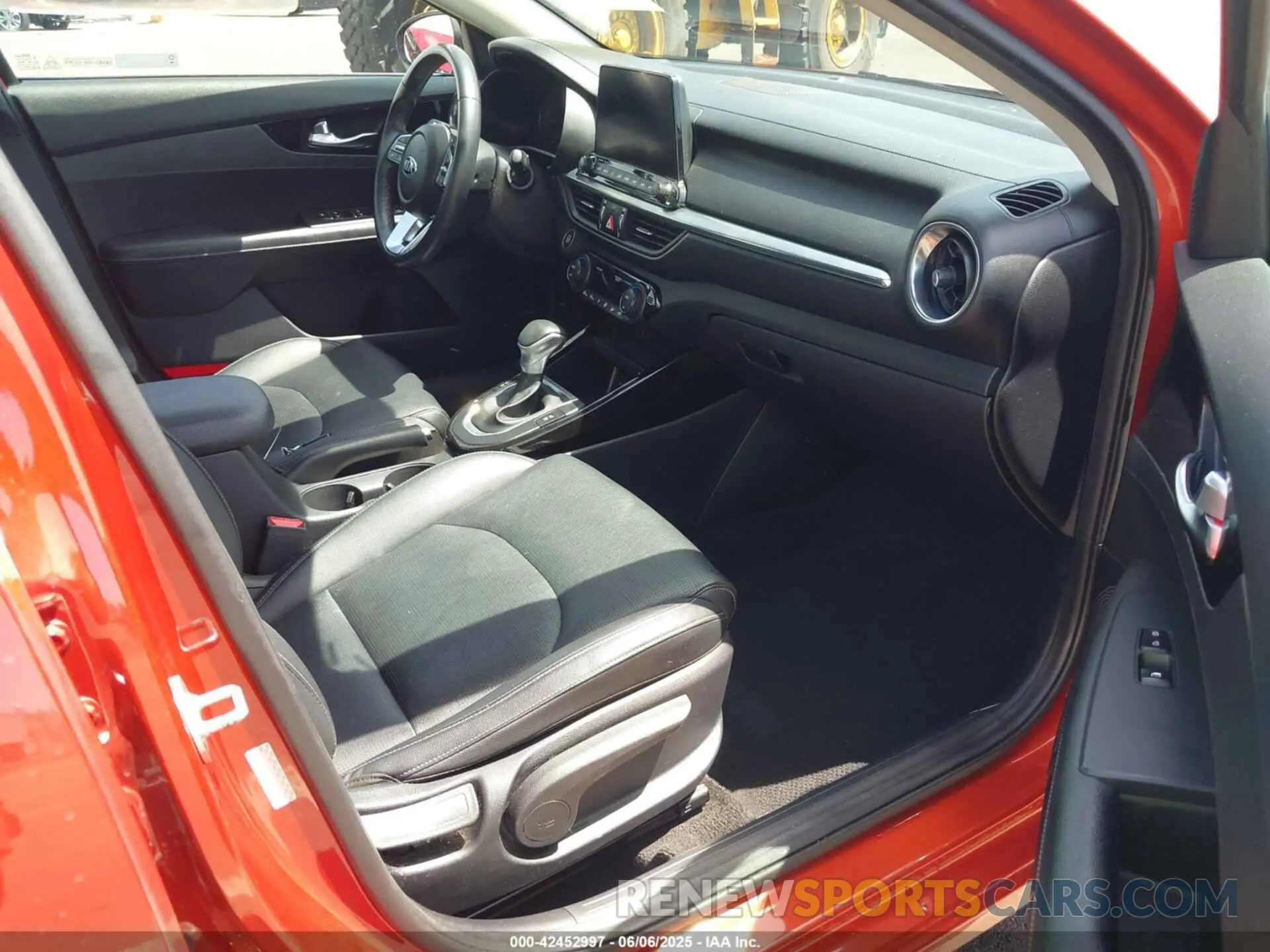 5 Photograph of a damaged car 3KPF54AD4KE086654 KIA FORTE 2019